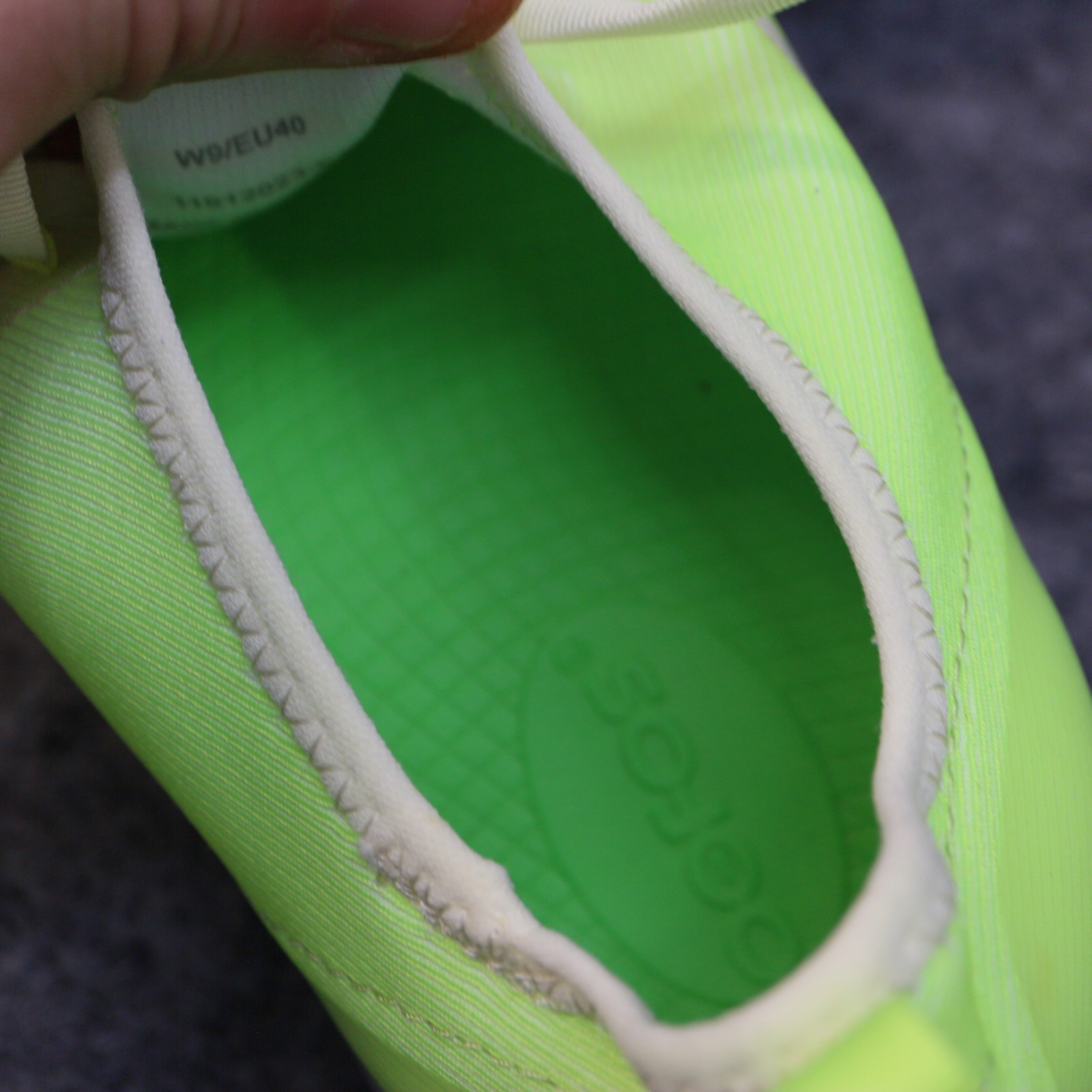 Oofos Oomg Sport LS Womens Size 9 Neon Yellow Recovery Shoes Comfort Athletic