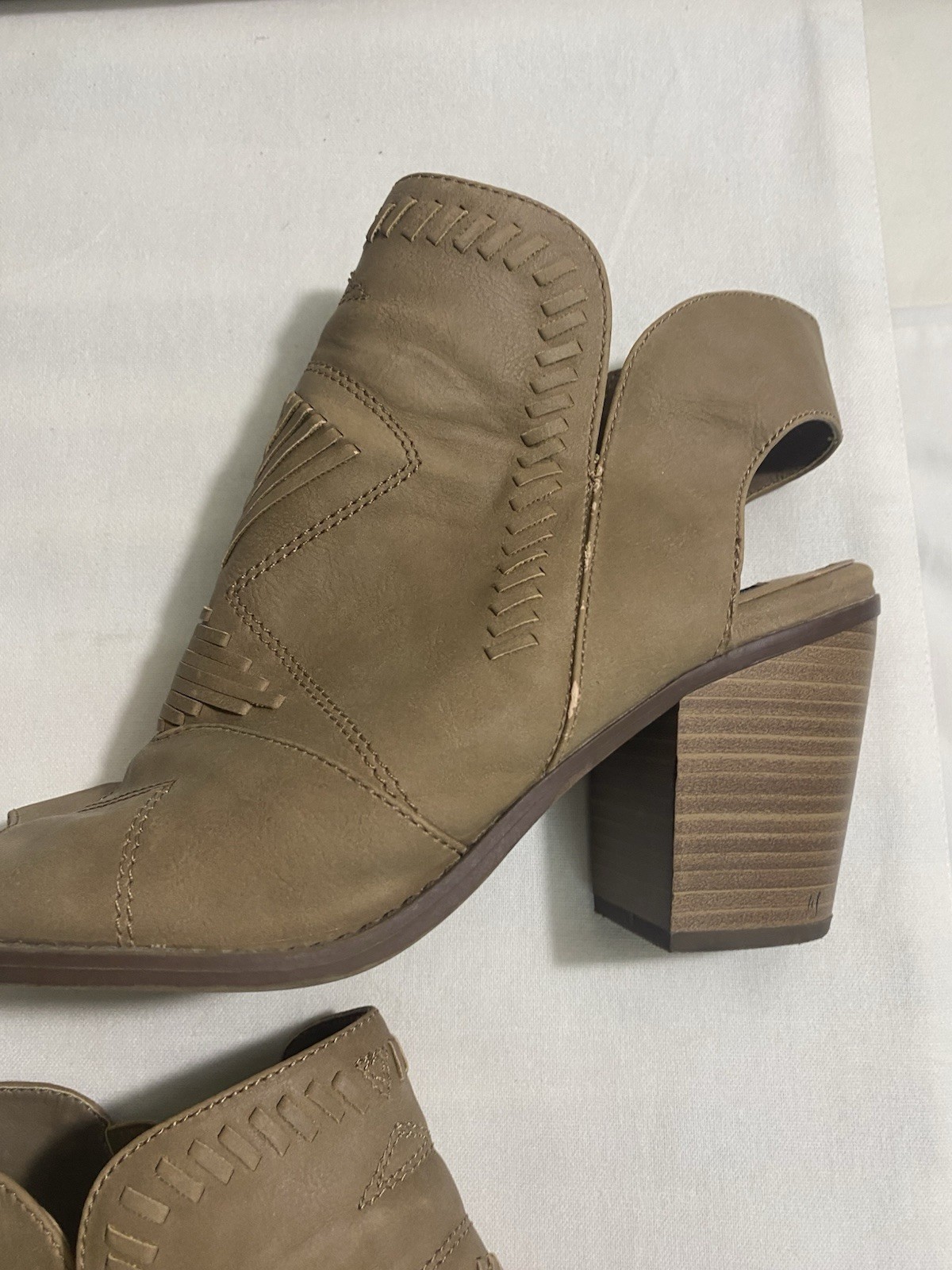David Aaron Womens Peep Toe Bootie Heels Tan Western Size 9.5 Block Heel