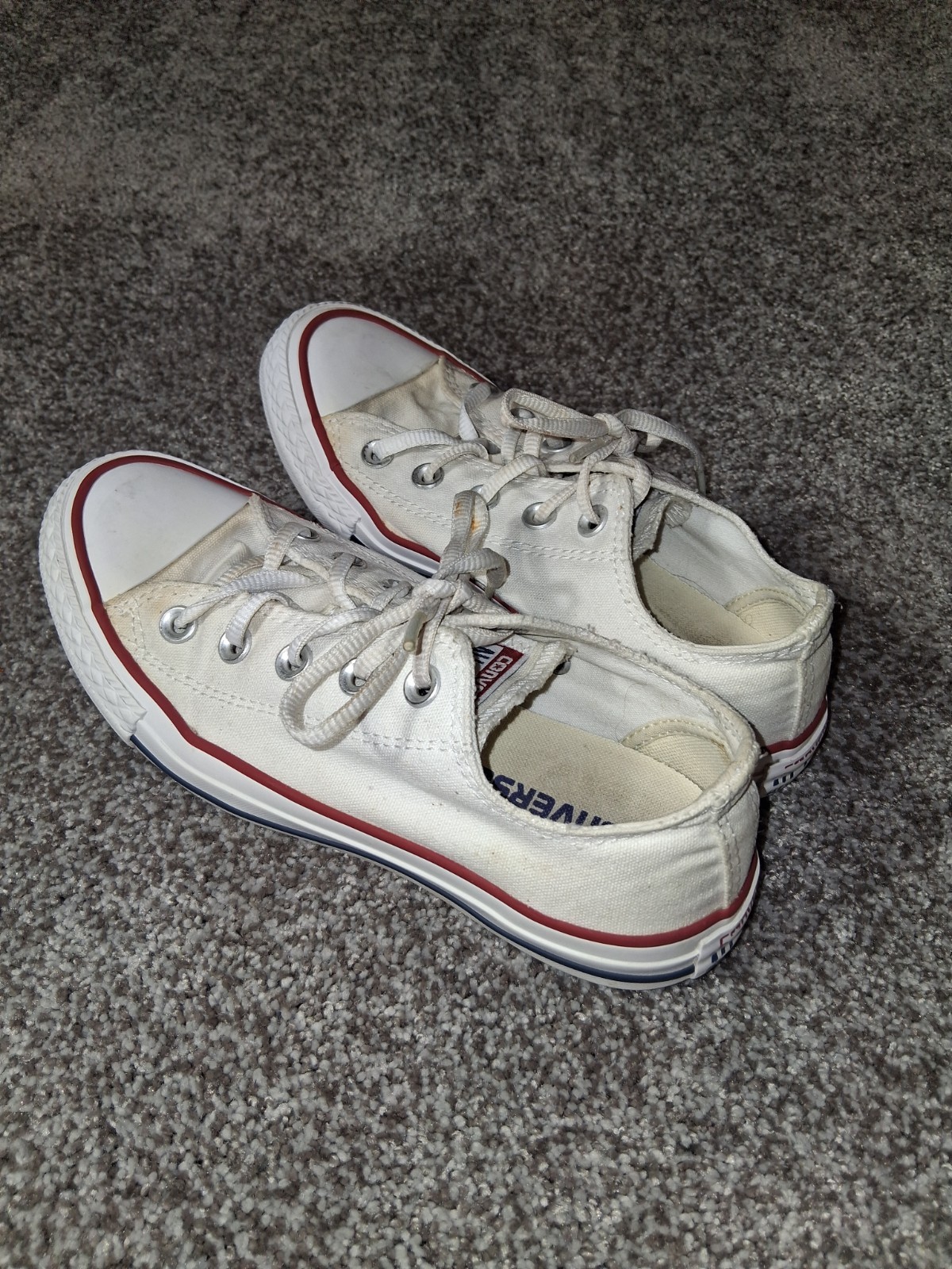 Converse Chuck Taylor All Star Low Top White Canvas Sneakers Mens [4] Womens [6]