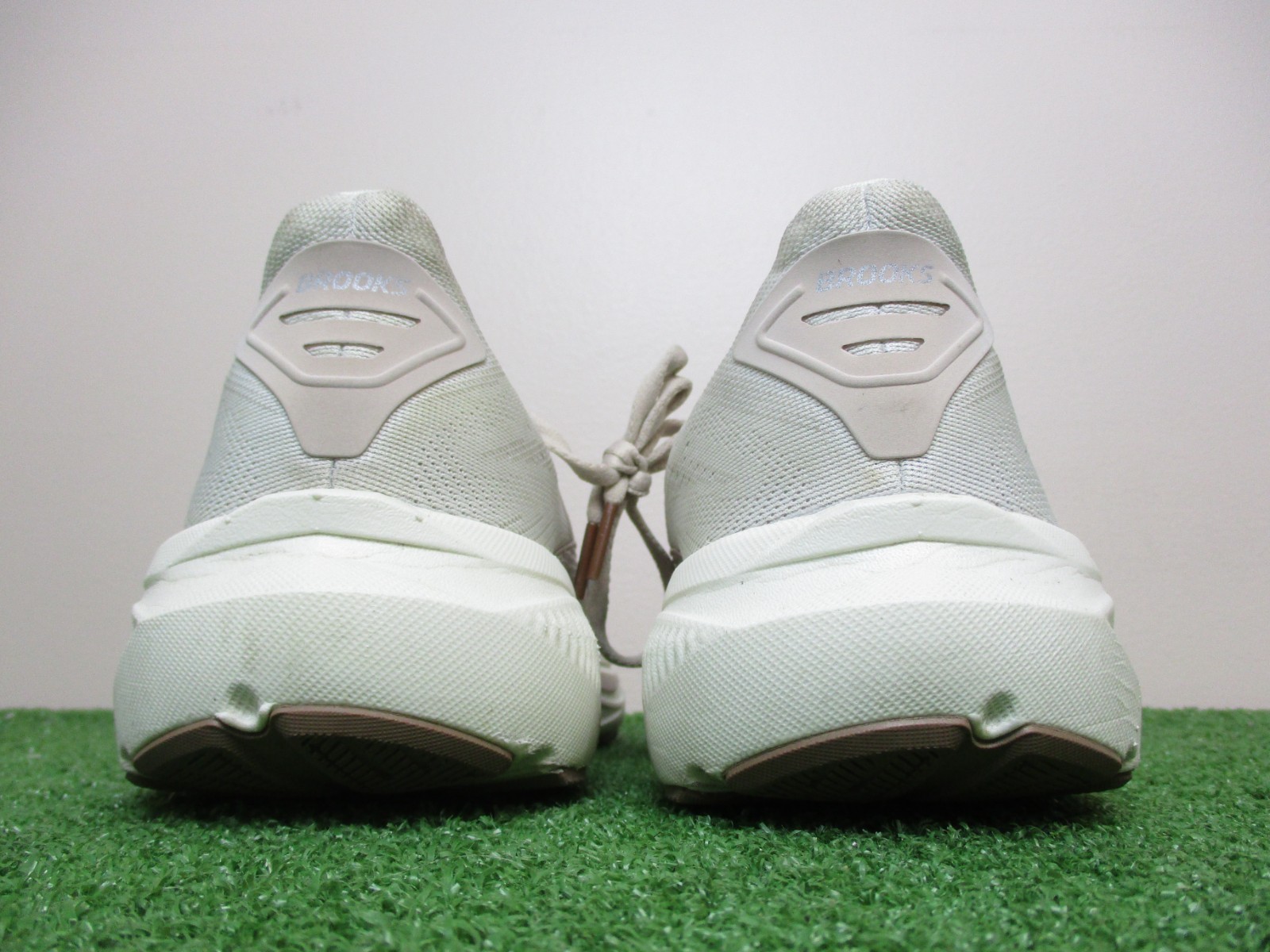 Brooks Ghost 17 Womens Size 9.5 Medium B Grey Chateau Running Sneakers