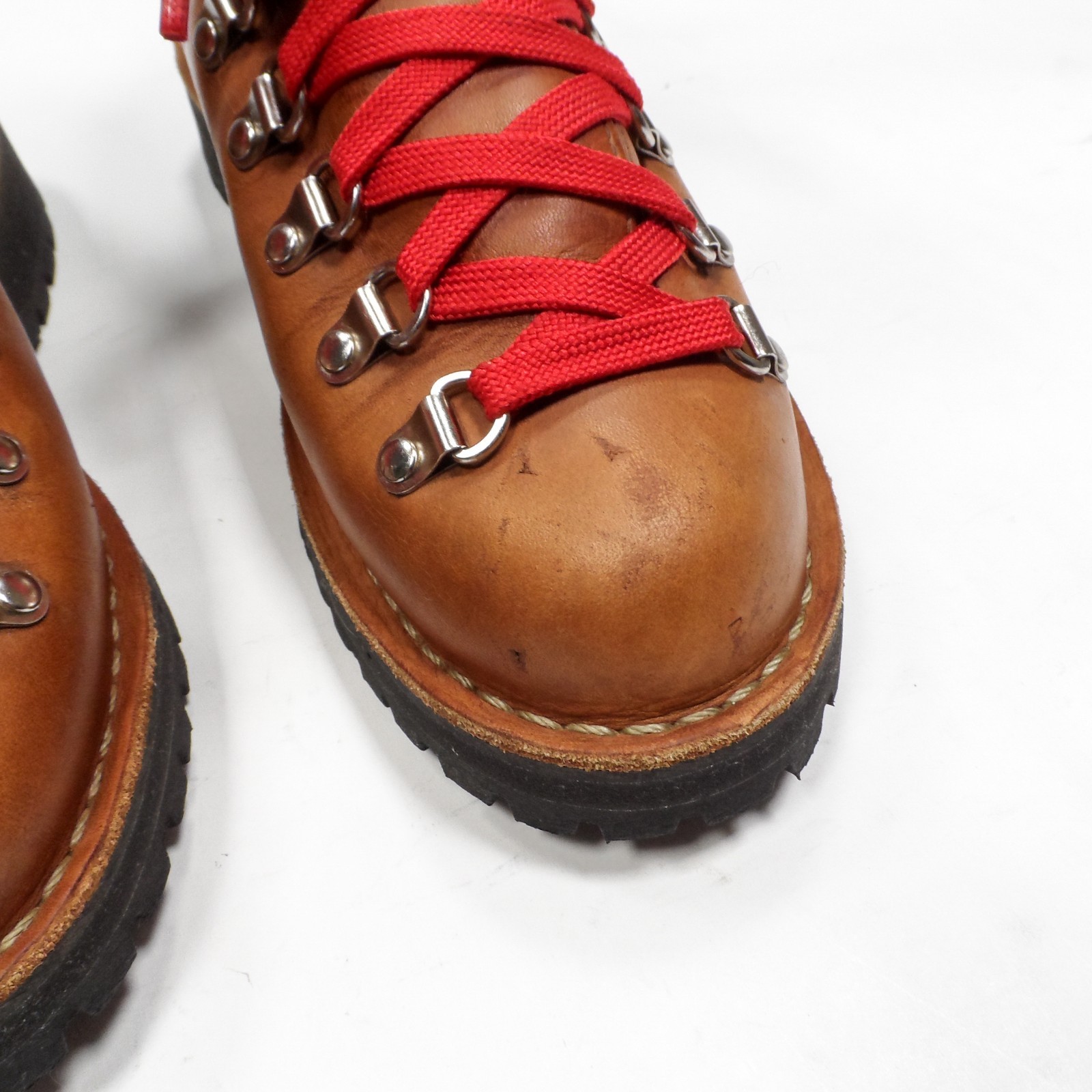 Danner ‘Mountain Light Cascade’ Brown Lug Sole Hiking Ankle Boots – Women’s 7 M