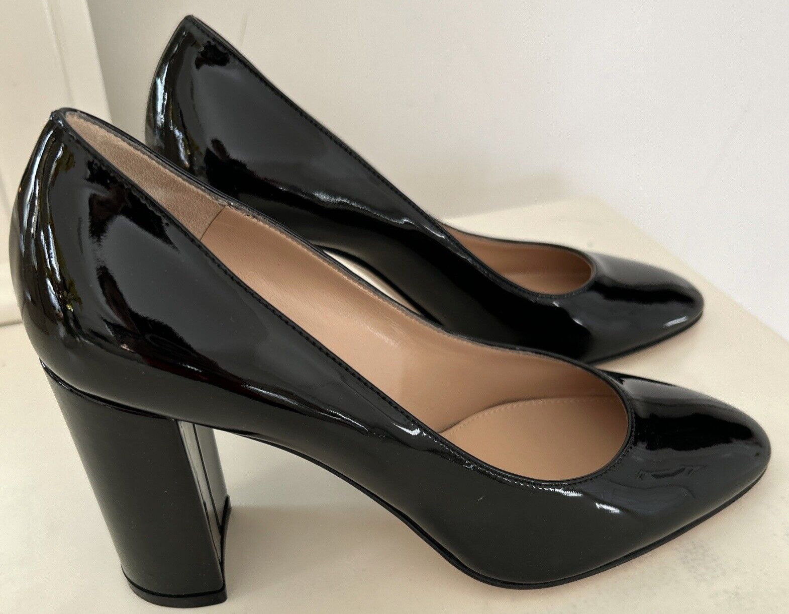 Gianvito Rossi Black patent Leather Block Heel Semi Round Toe Shoes Size 38
