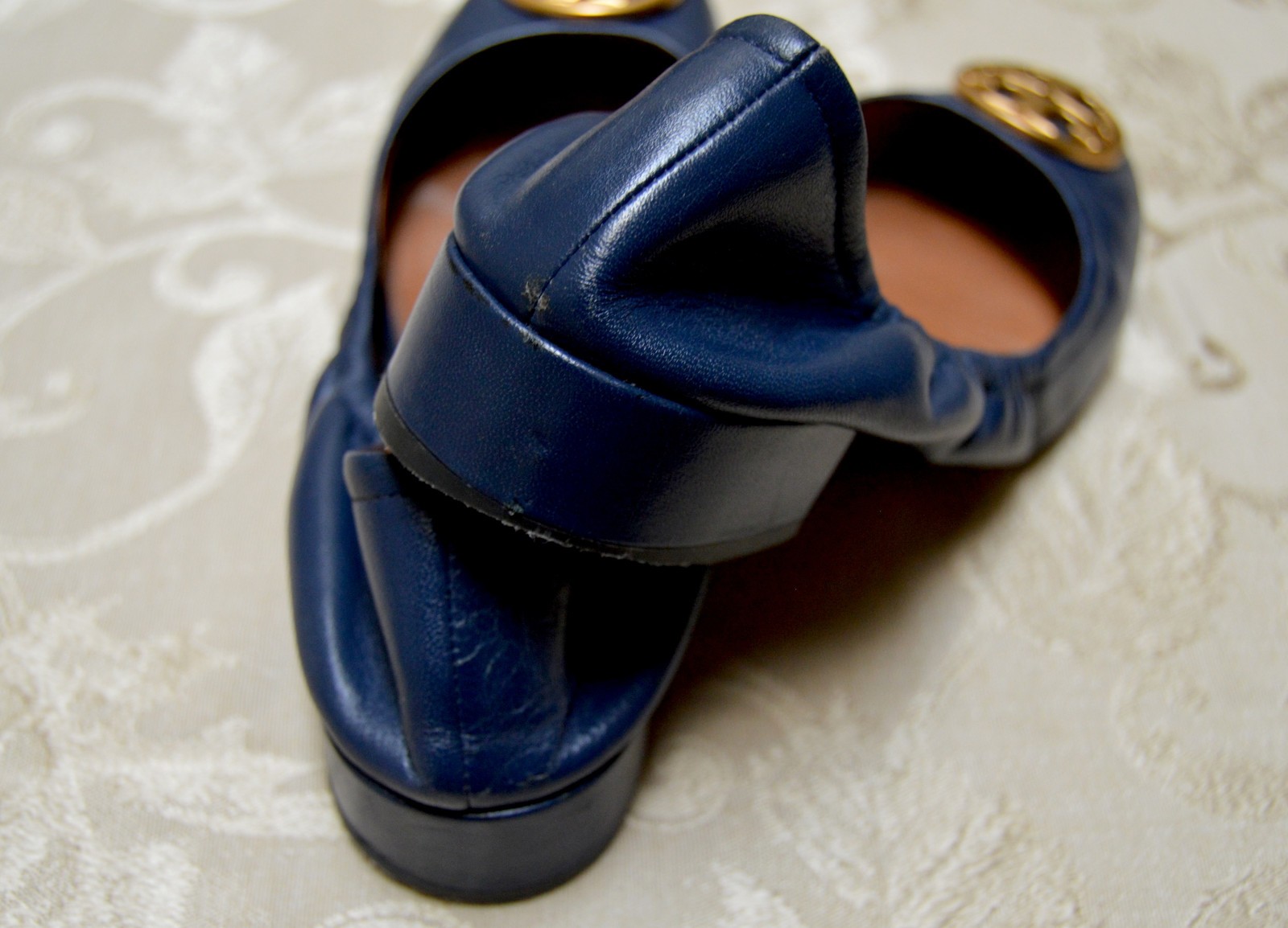 Tory Burch Chelsea Gold Logo Heeled Ballet Flats in Navy Blue Leather US 6/6.5M