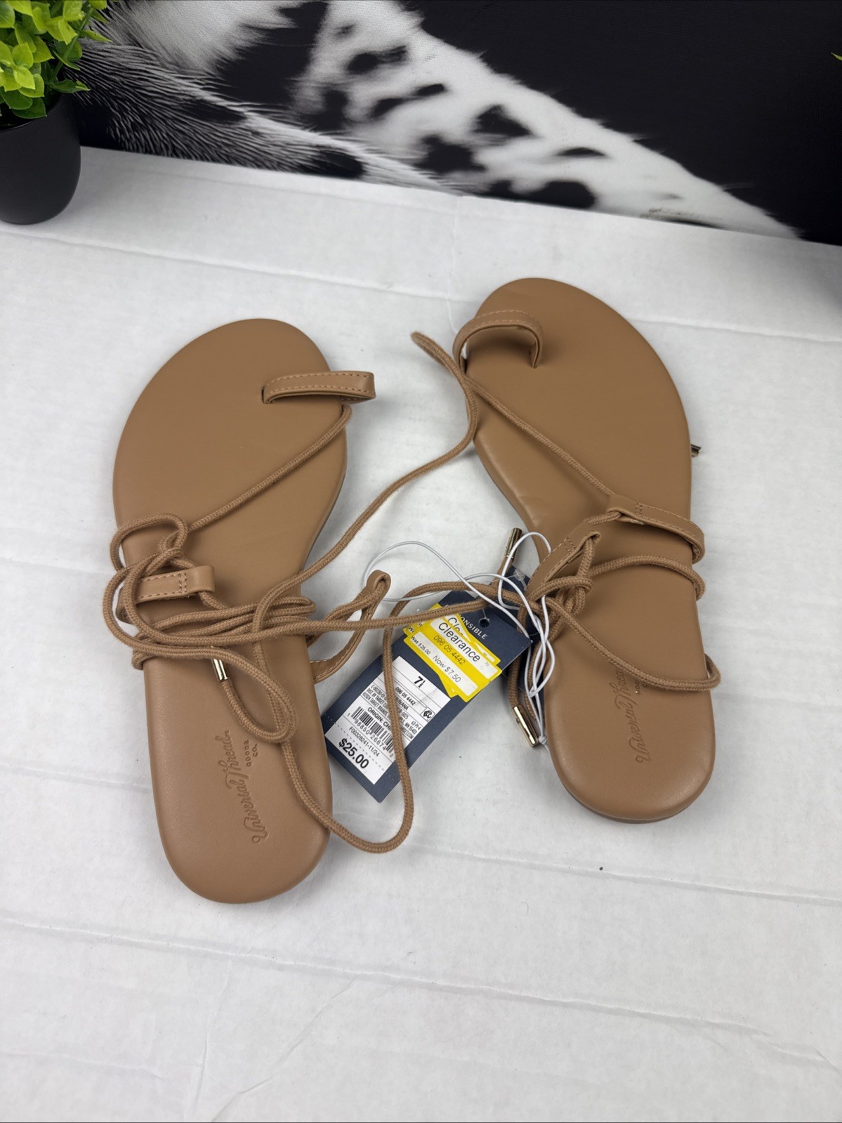 Universal Thread Women’s Strappy Lace-Up Toe-Loop Flat Sandals NWT Tan Sz 7.5