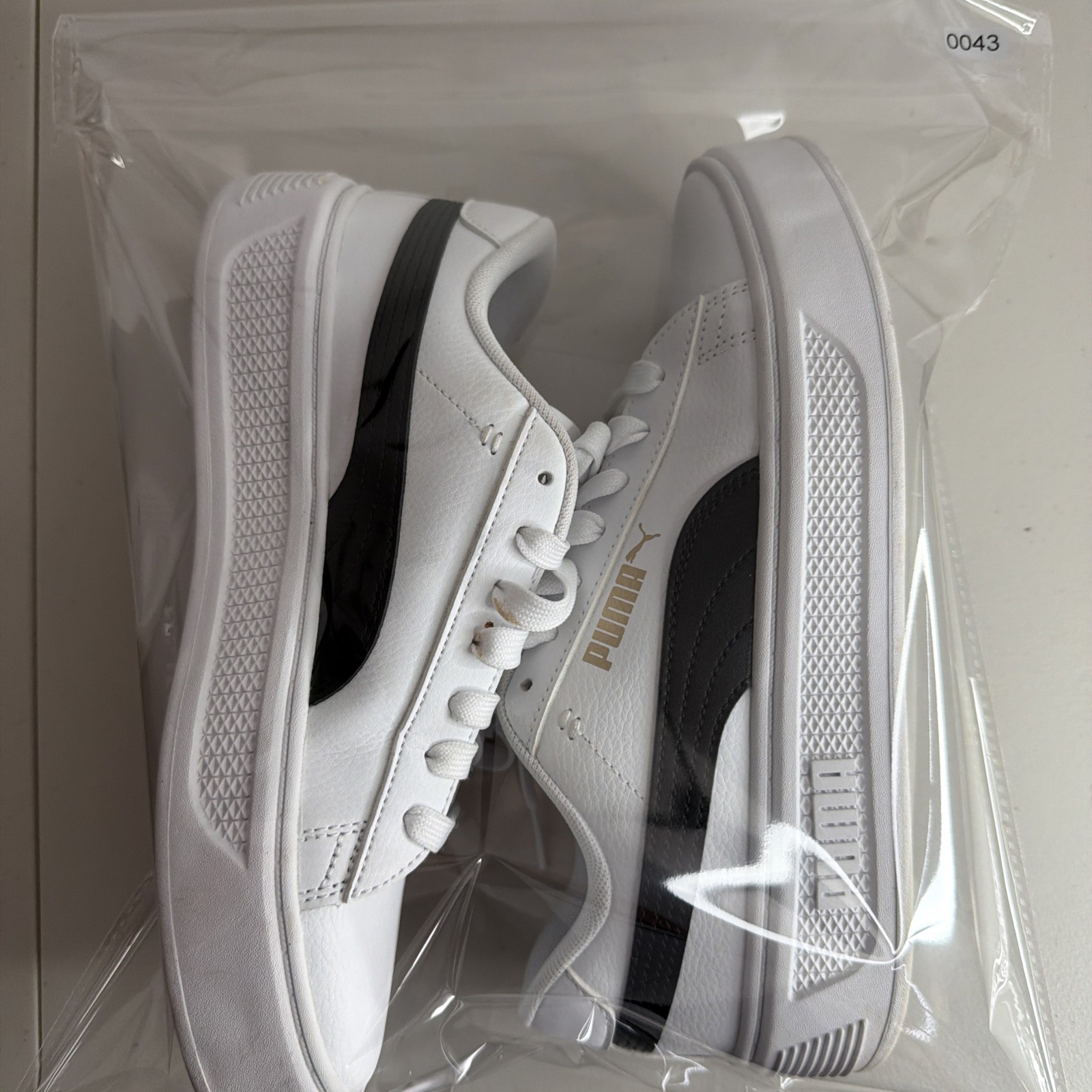 PUMA Smash Platform v3 Women’s Sneakers White/Black/Gold Size 8 Used