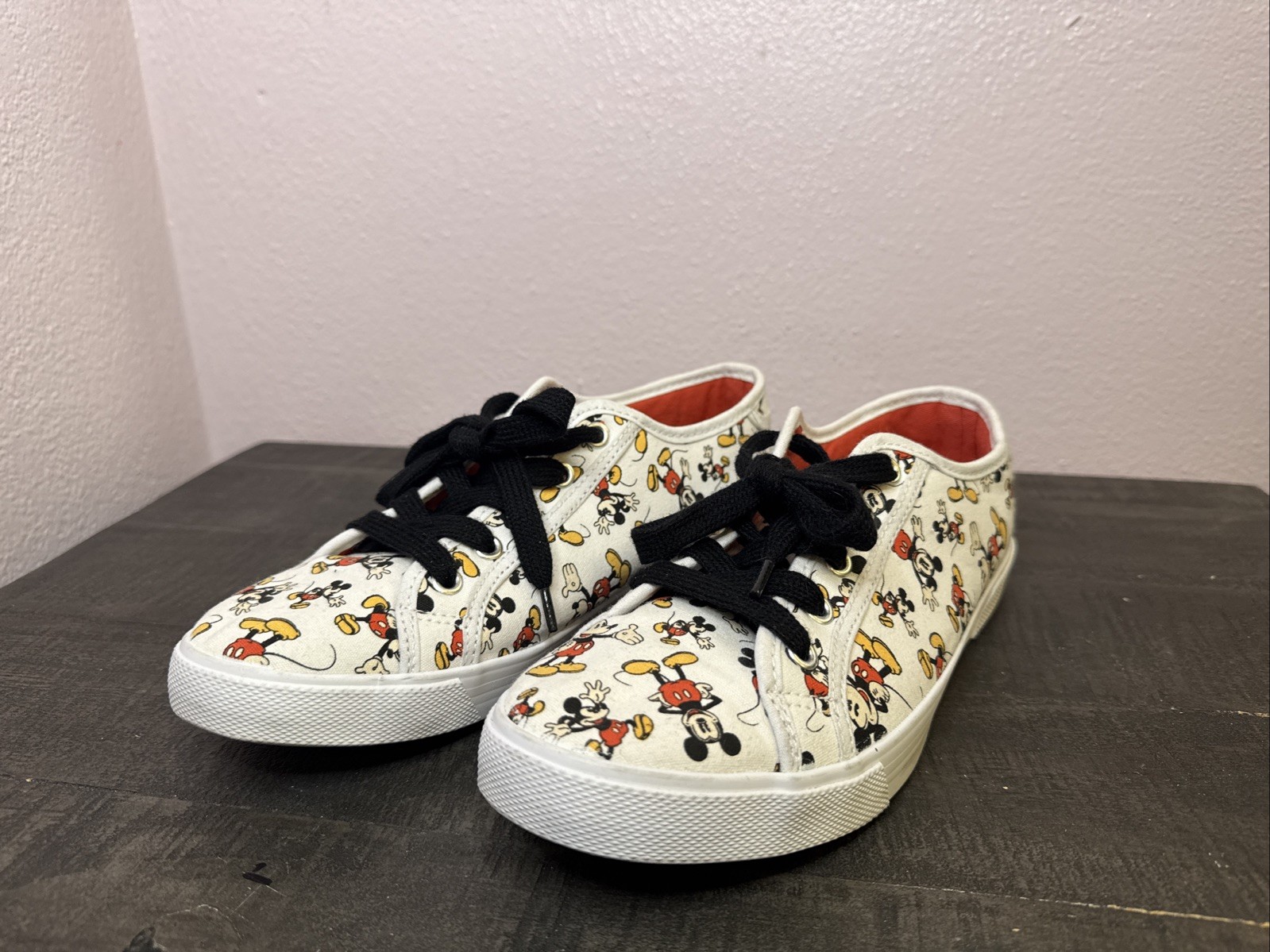 Disney Women’s Size8 White w/ Classic Mickey Mouse Print Canvas Tennis Sneakers