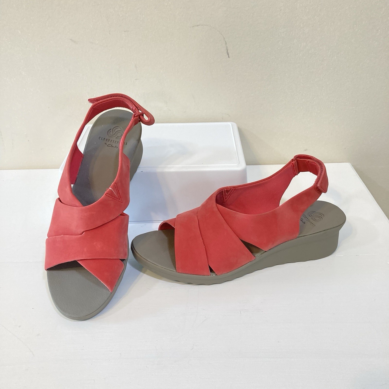 Cloudsteppers Clarks Caddell Petal Womens Sz 8.5 Wedge Sandals Coral Slingback