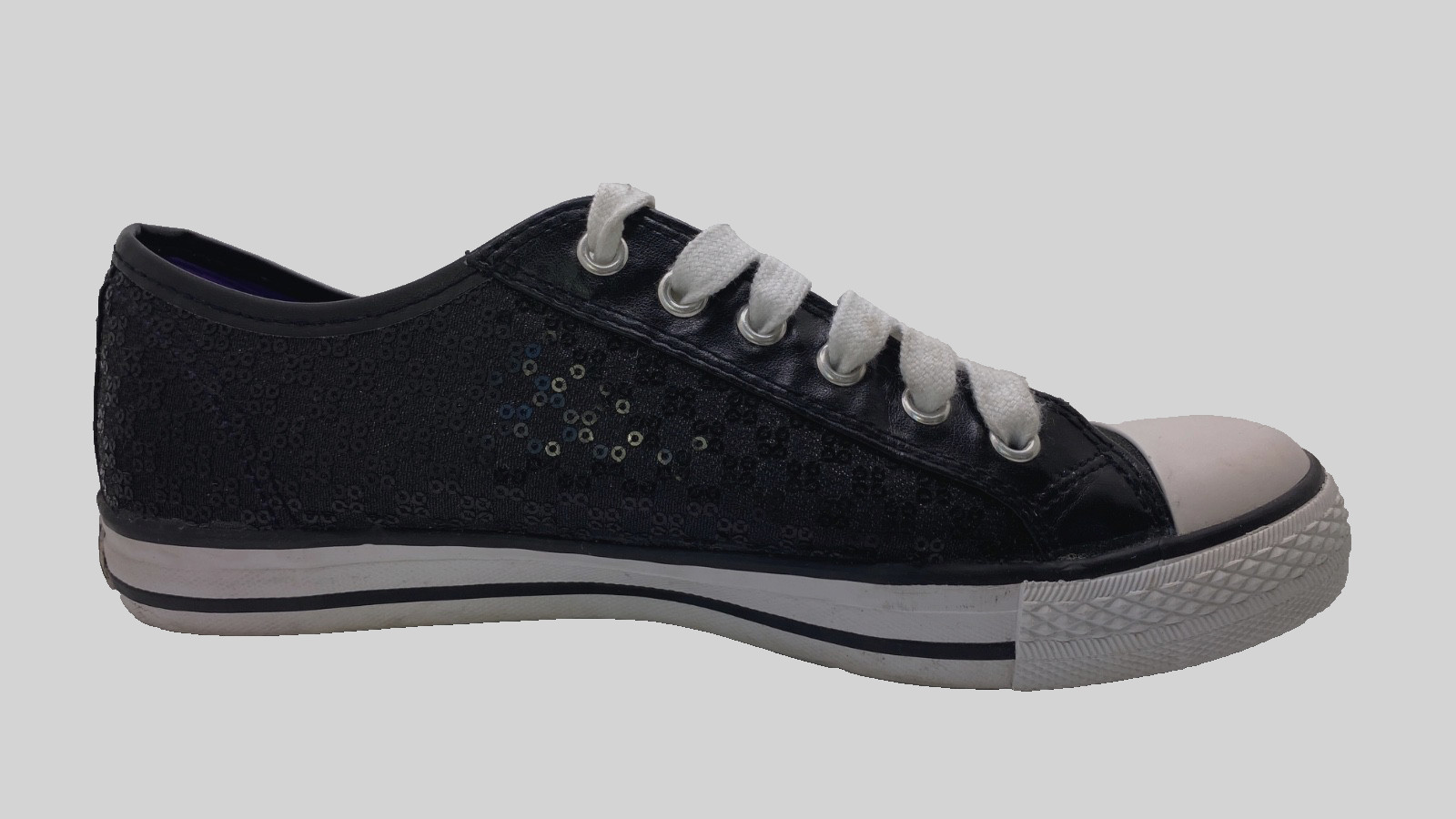 Gotta Flurt Size 8.5 Black Sequin Low Top Sneakers Rarely Worn