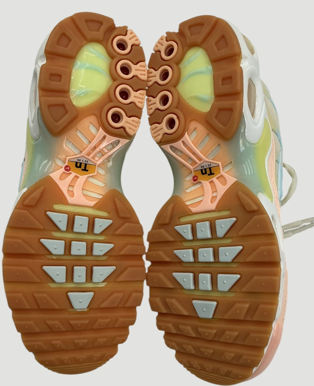 Nike Air Max Plus Women’s Size 6 Crimson Tint/Glacier Blue/Ivory Sneakers NIB