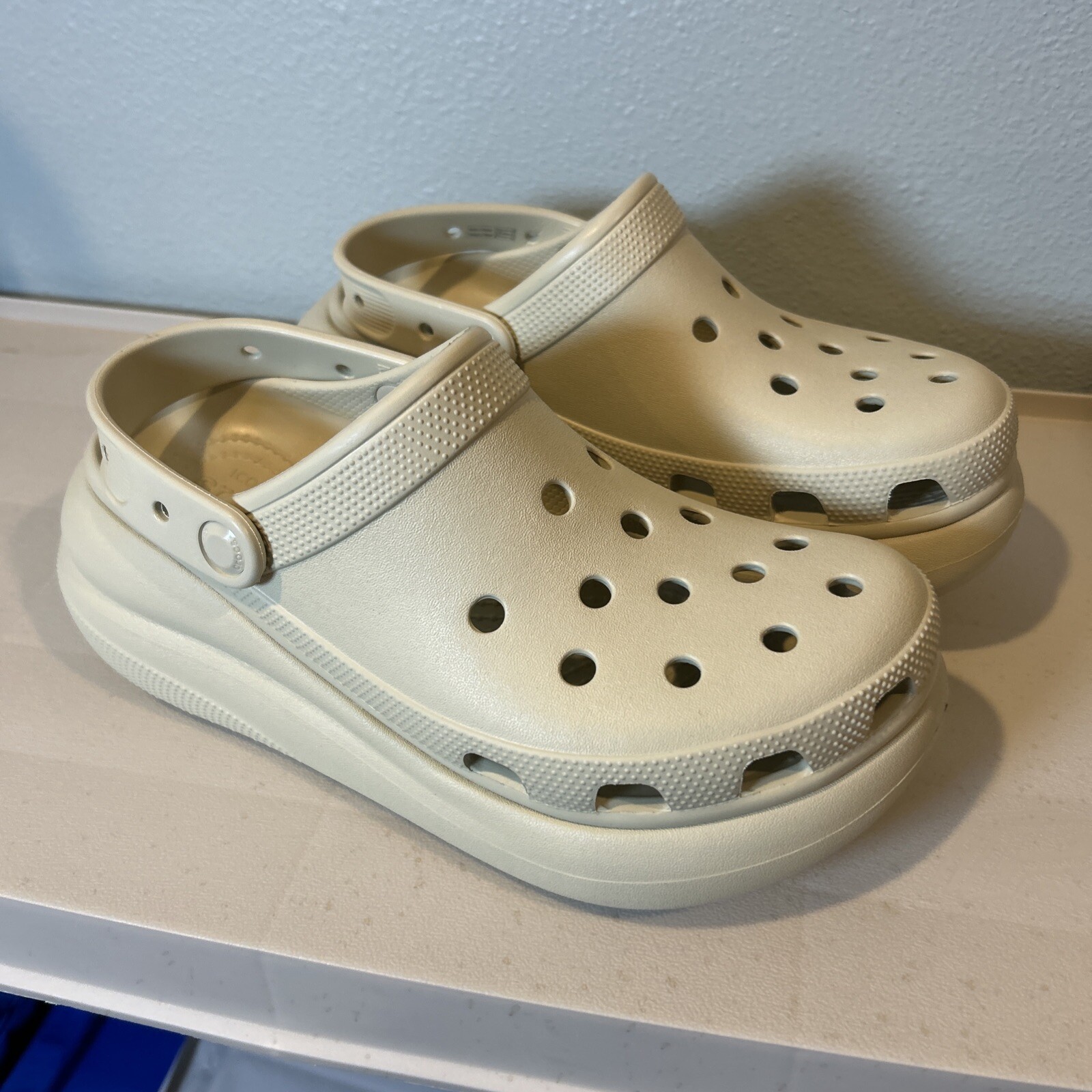 Crocs Classic Crush Clog Women’s Size 9 Bone Beige Khaki Platform Mens 7