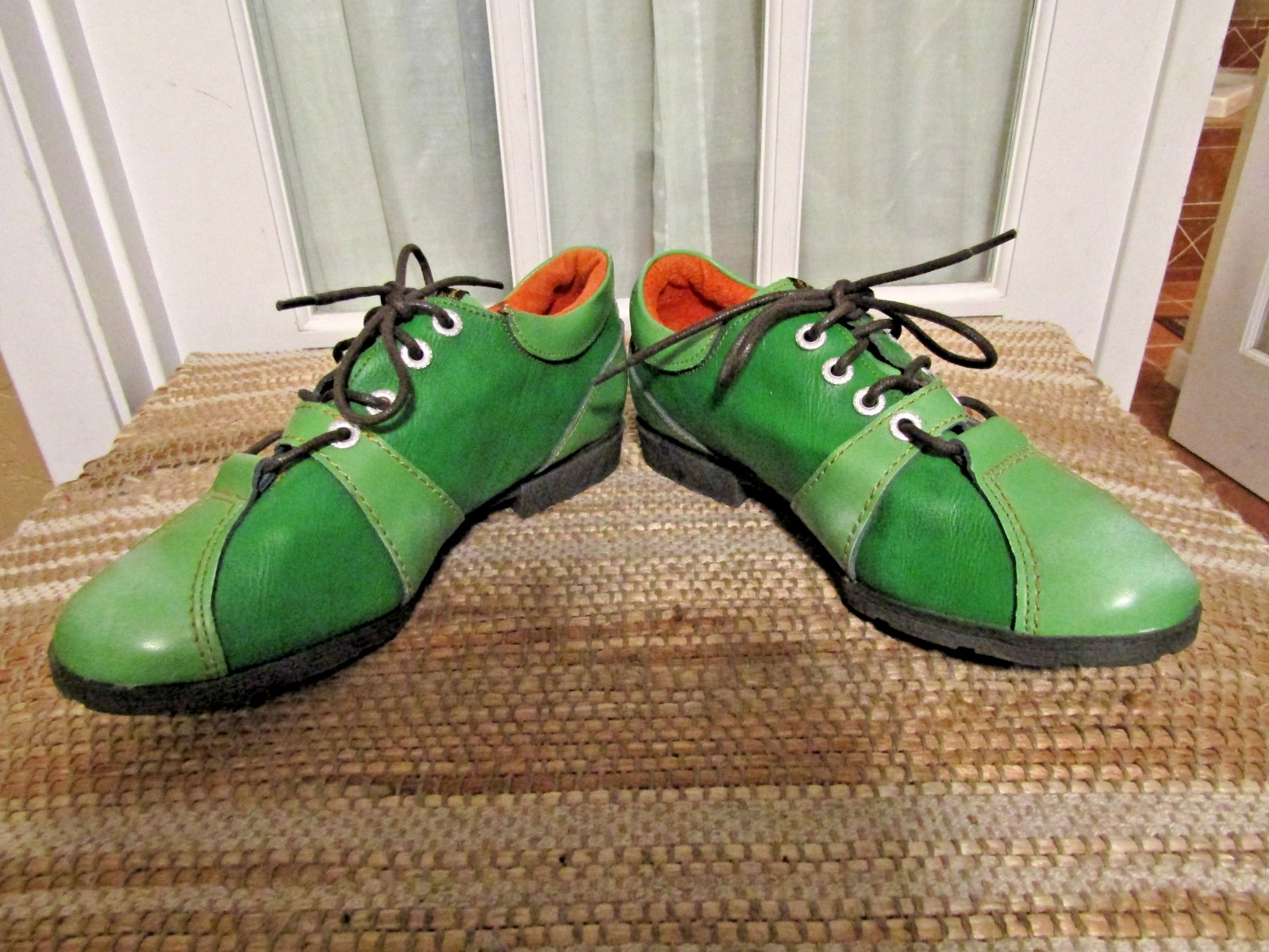 TMA Eyes Shoes Womens sz 8.5 Green Hand Stitched Leather Lace Up Comfort Shoes
