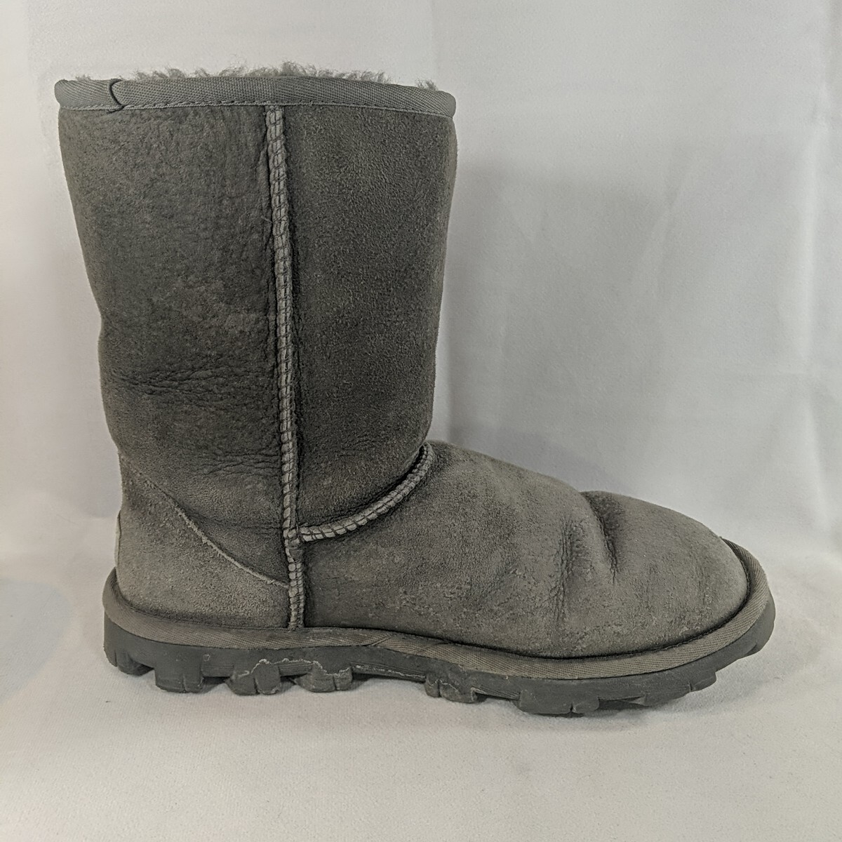 UGG Gray Suede Boots Mid Calf 5835 US 9 Sheepskin Classic Essential Short Winter