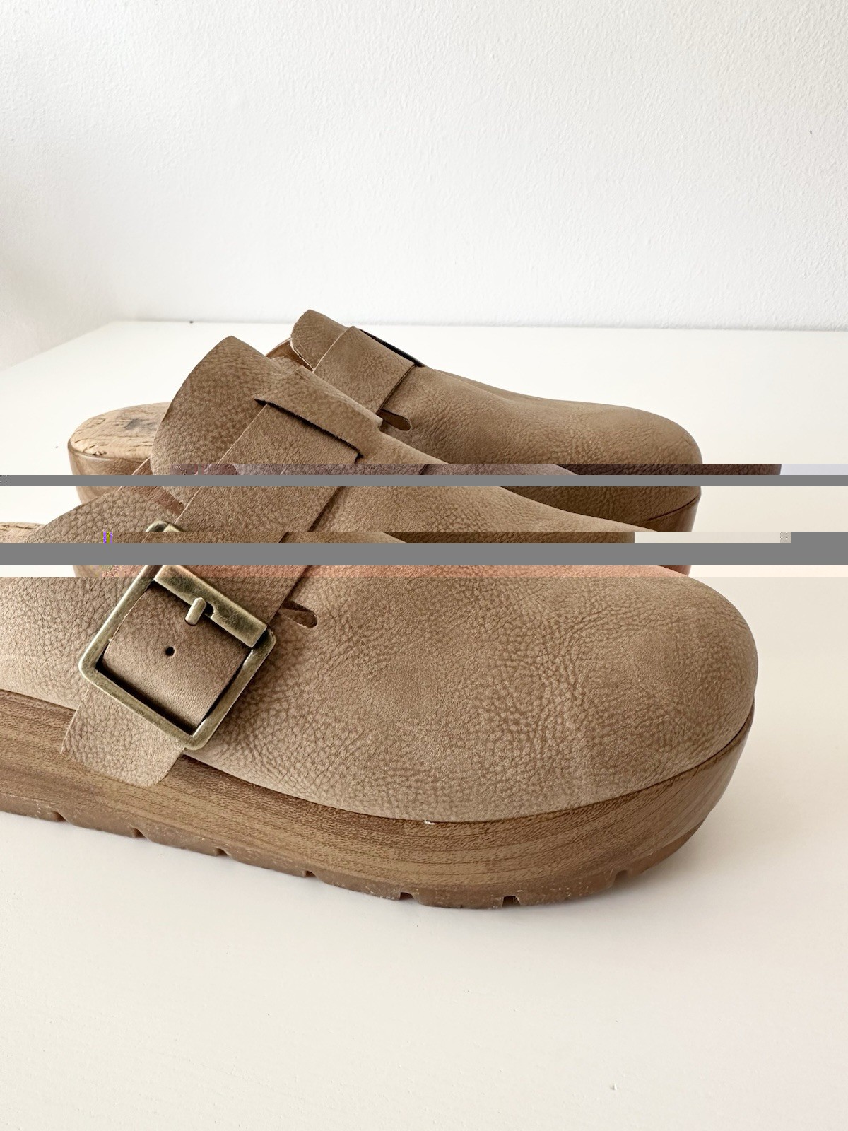 Korks Women’s Beige Leather Buckle Clog Sandals Cork Insole Size 8M