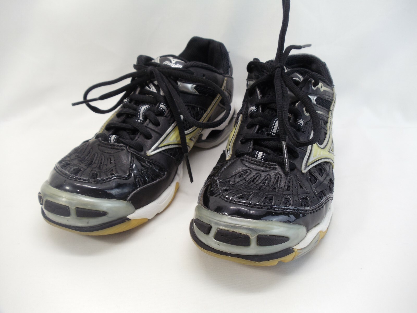Mizuno Wave Lightning shoes women’s size 7.5 in black 9KV-88001