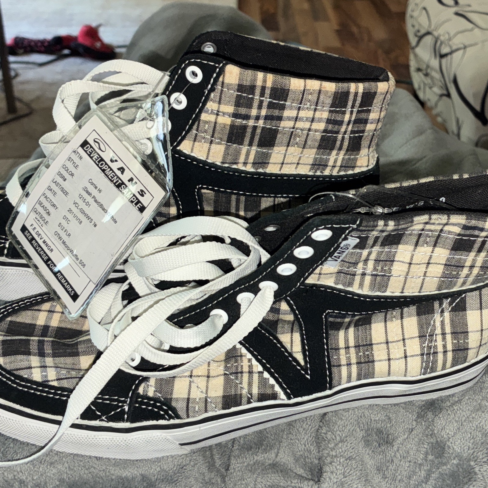VANS Corrie Hi Women’s Black White Beige Plaid Canvas Lace Up High Top Sneakers