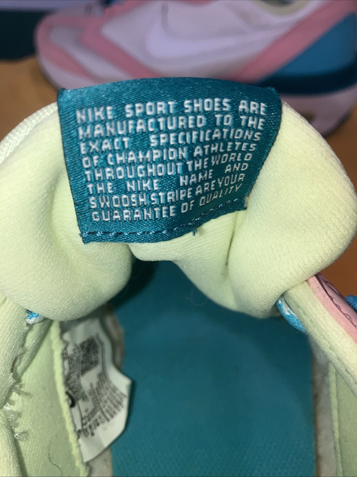 Woman’s Airmax Nike Size 9 Fight Club