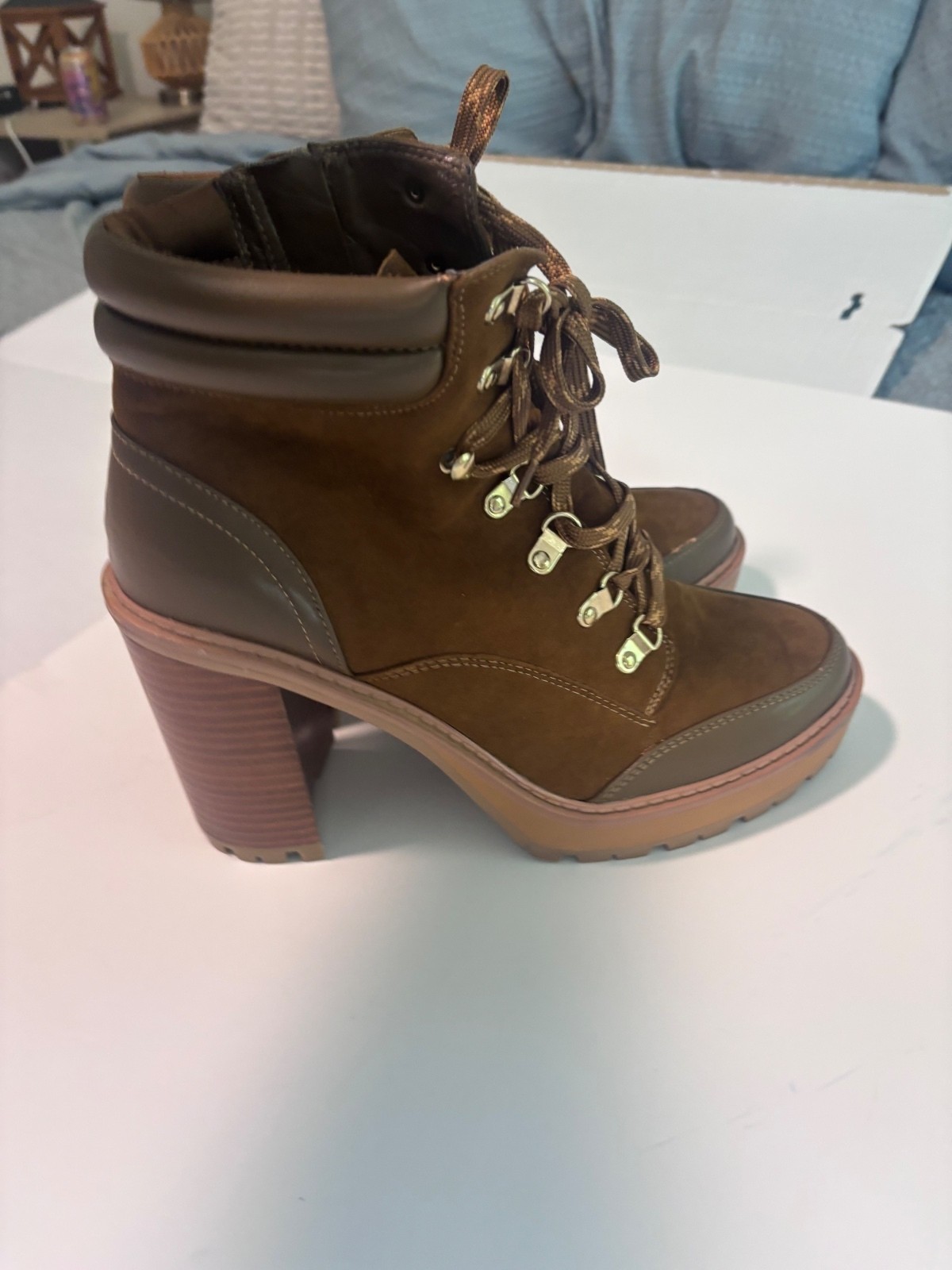 JLO Jennifer Lopez Brown Laced Up Boots Block Heel Ankle Booties Women’s Size 11