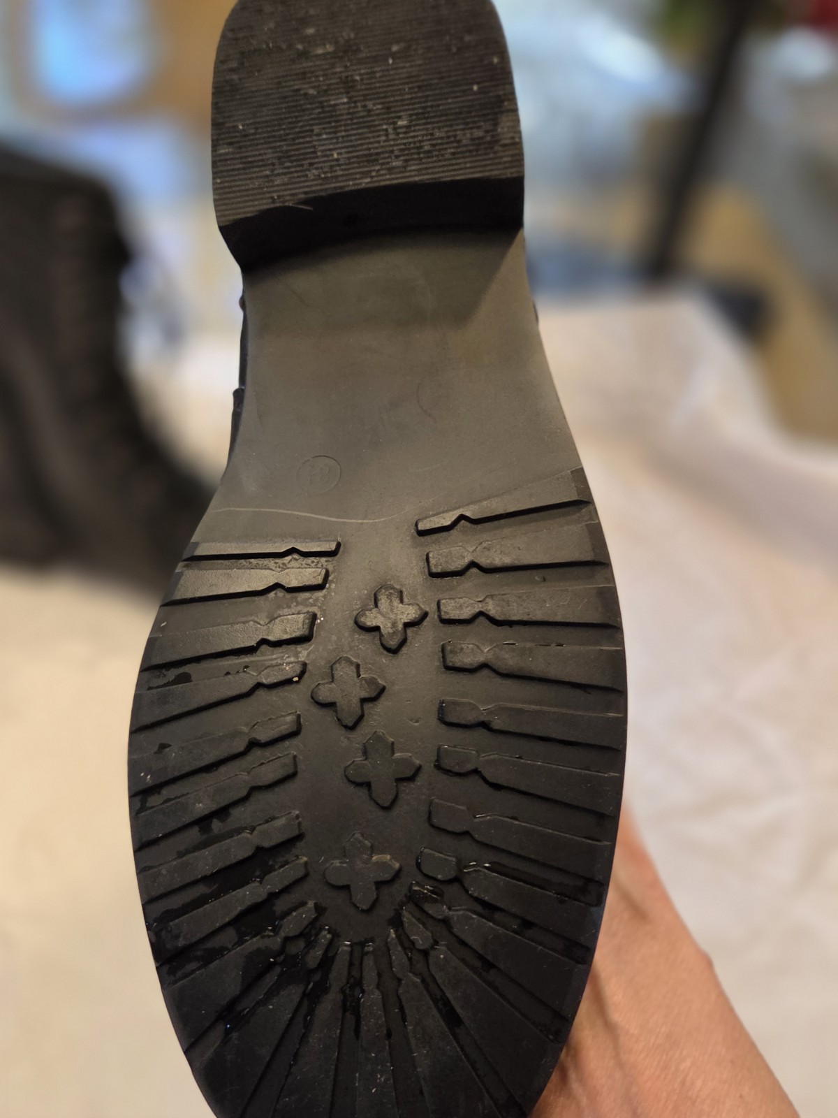 New black lace up mid cap fashion boots size 8.5.