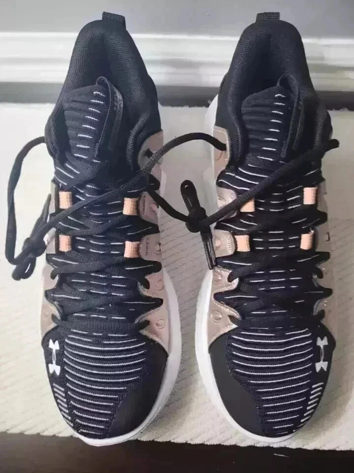Under Armour UA Flow Breakthru 4 Black/Metallic Rose – Womens Size 11