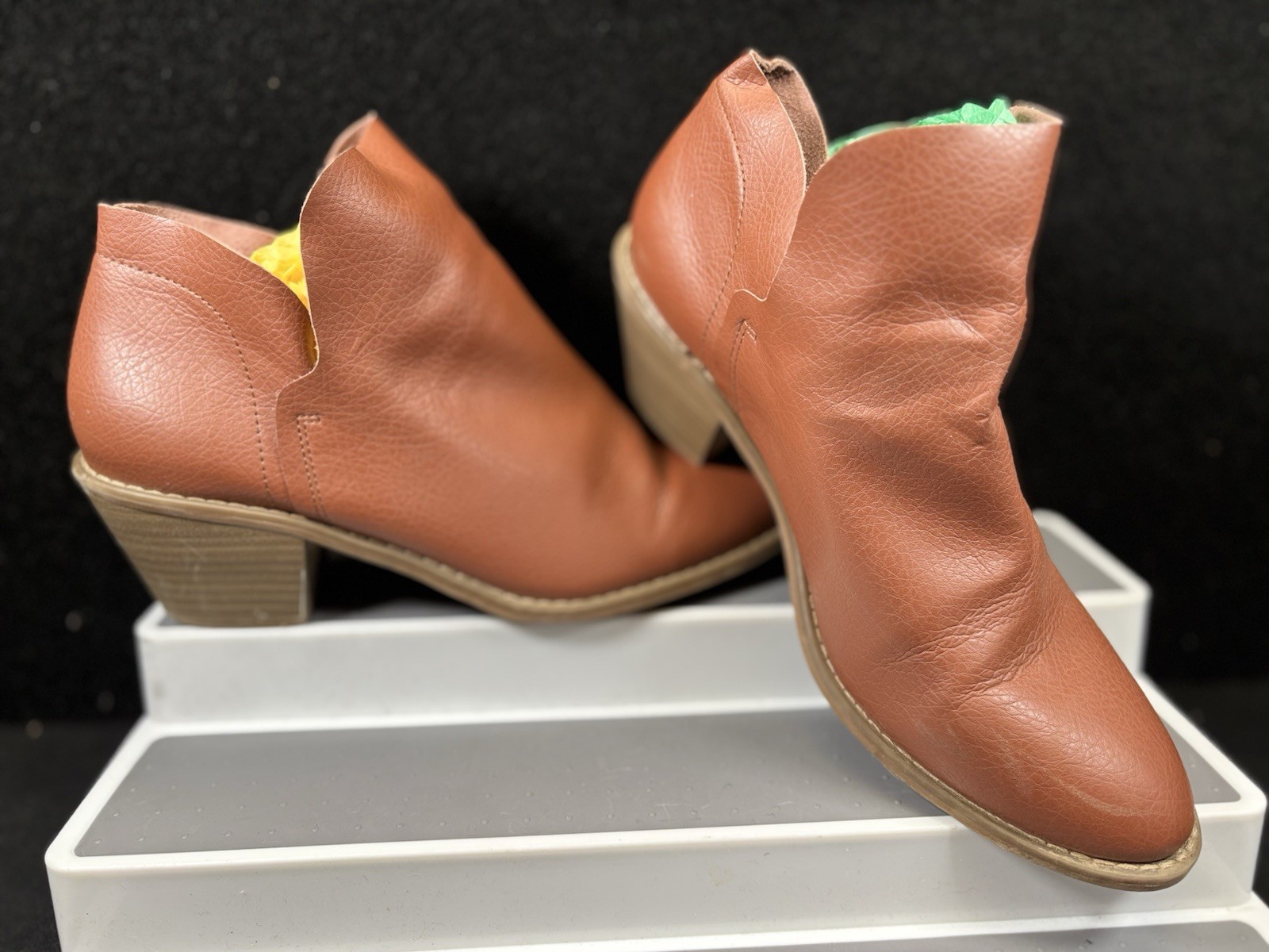 Universal Thread Women’s Size 9.5 Brown Ankle Booties Pull On Block Heel