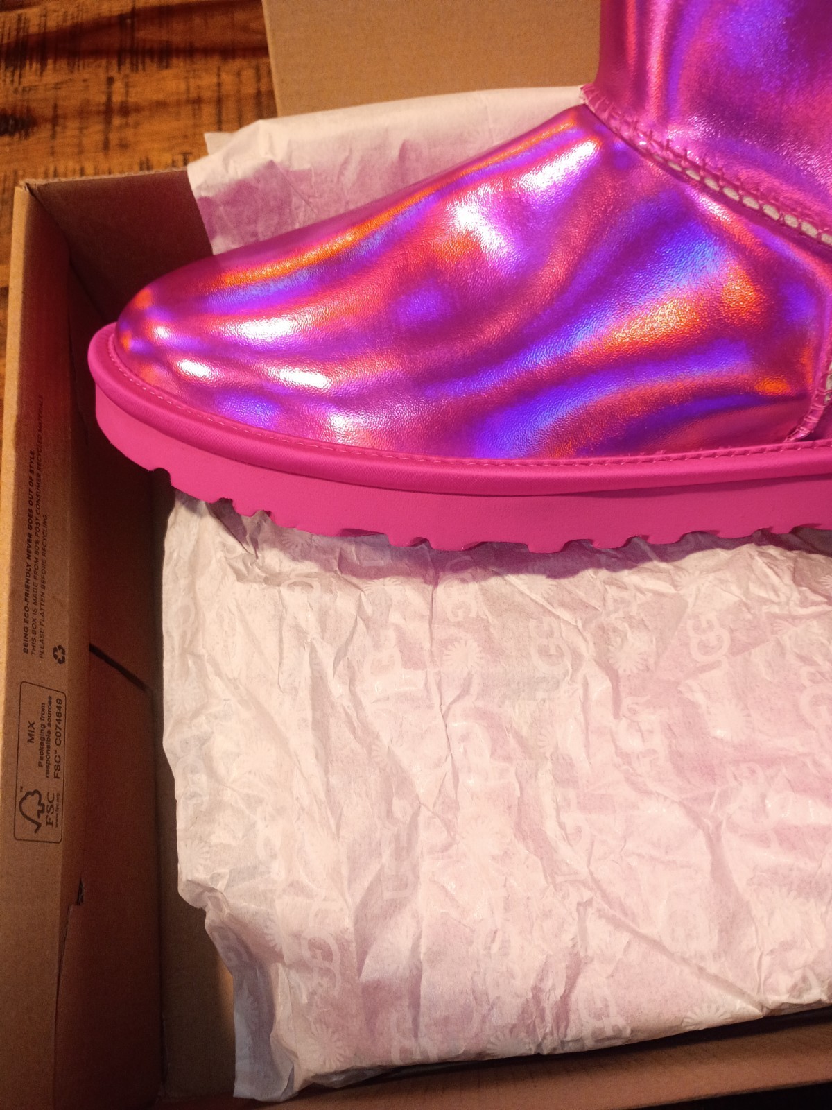 Women’s UGG AUSTRALIA Classic Mini Iridescent Pink Boots Women’s Sz 7 New 🎁!!
