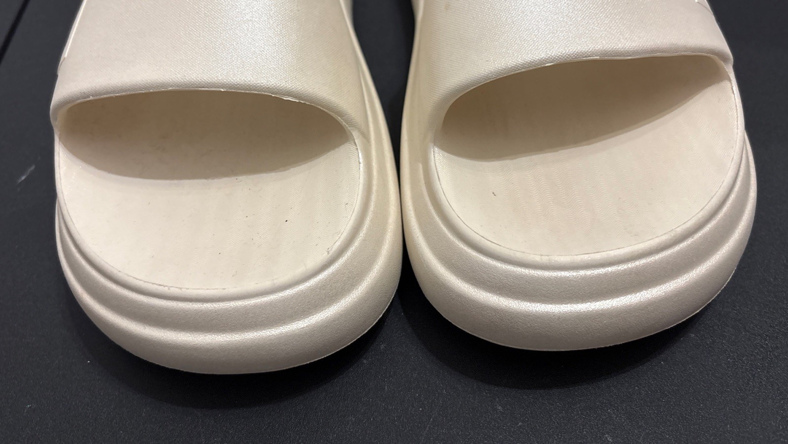 BILLABONG Platform Soft Cushion Slide Sandals Size 9 Cream Off White
