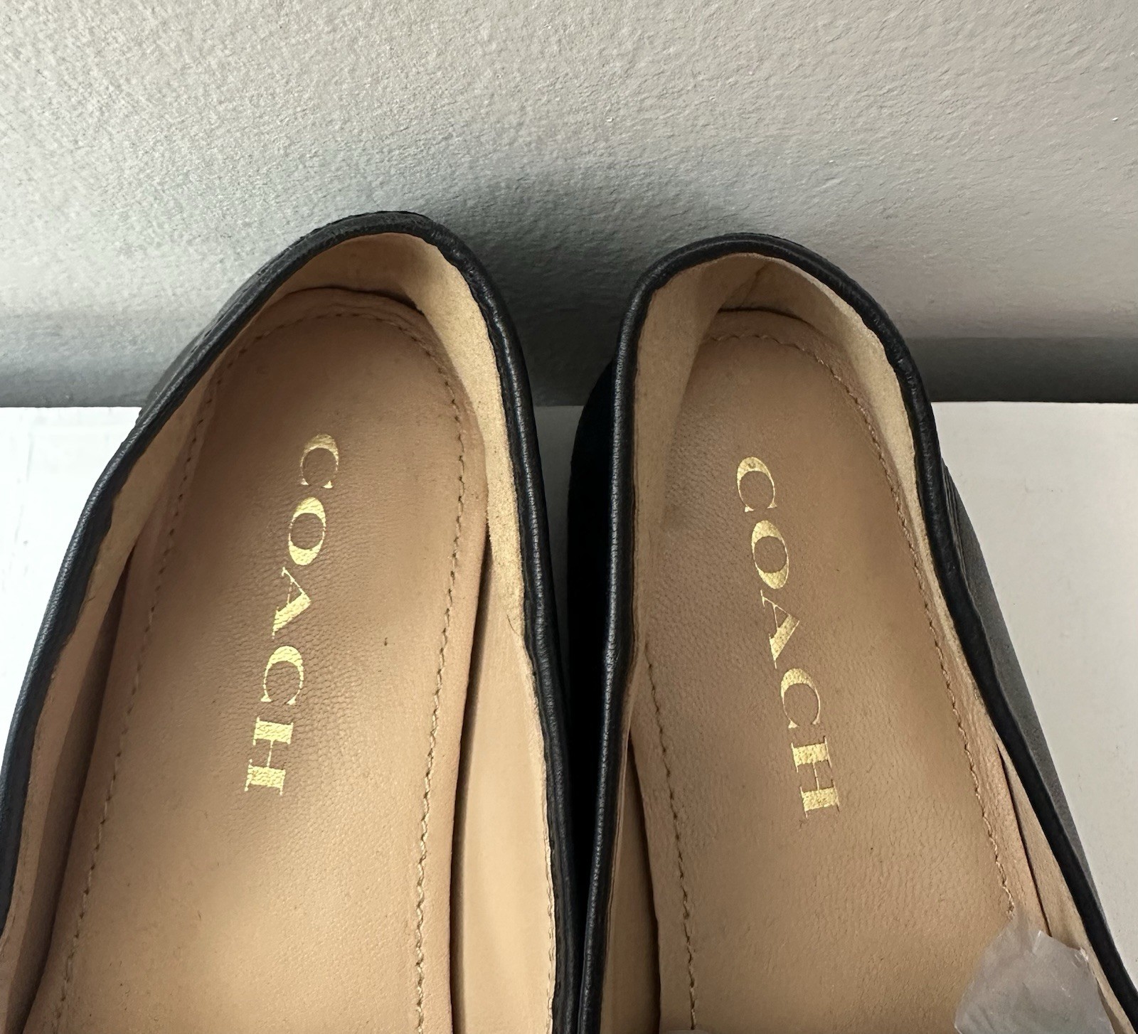 Coach Women’s Black Leather Loafer Flats Gold Chain Logo Slip-On 7.5