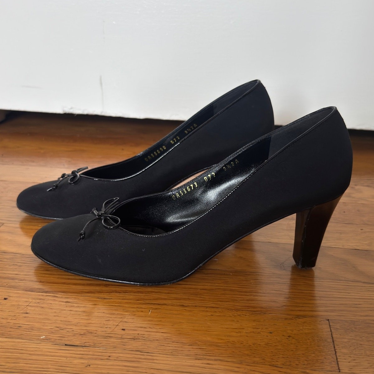 Salvatore Ferragamo Black Leather Bow Round Toe Fabric Heel Pumps Size 9.5 A