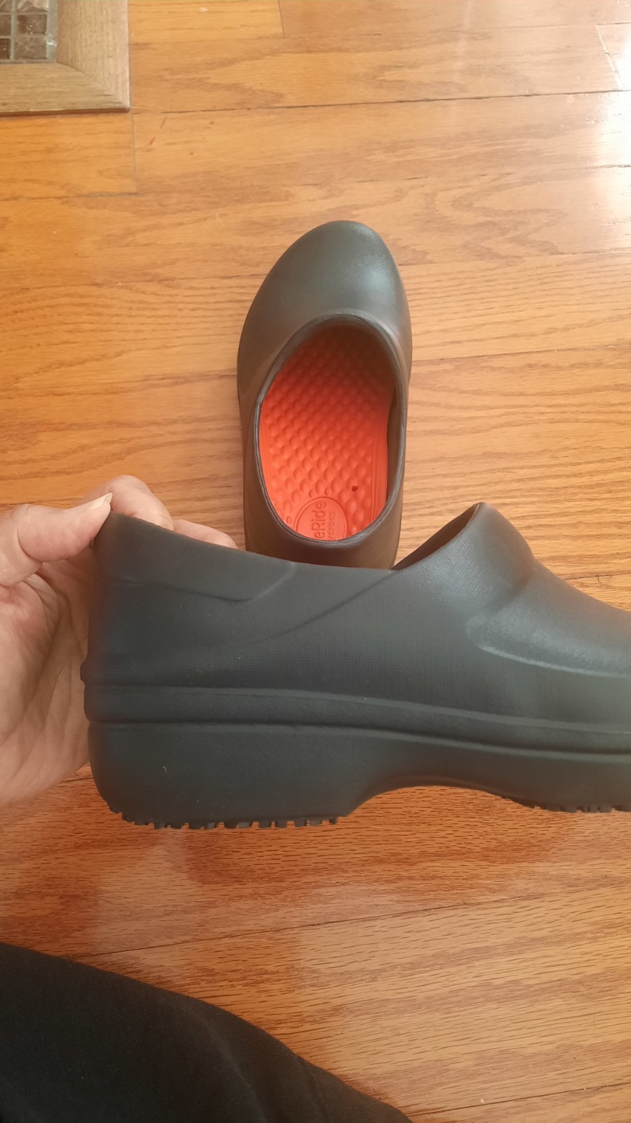 Crocs On-The-Clock LiteRide Work Clogs Black Slip Resistant Women’s Size 6 NWOT