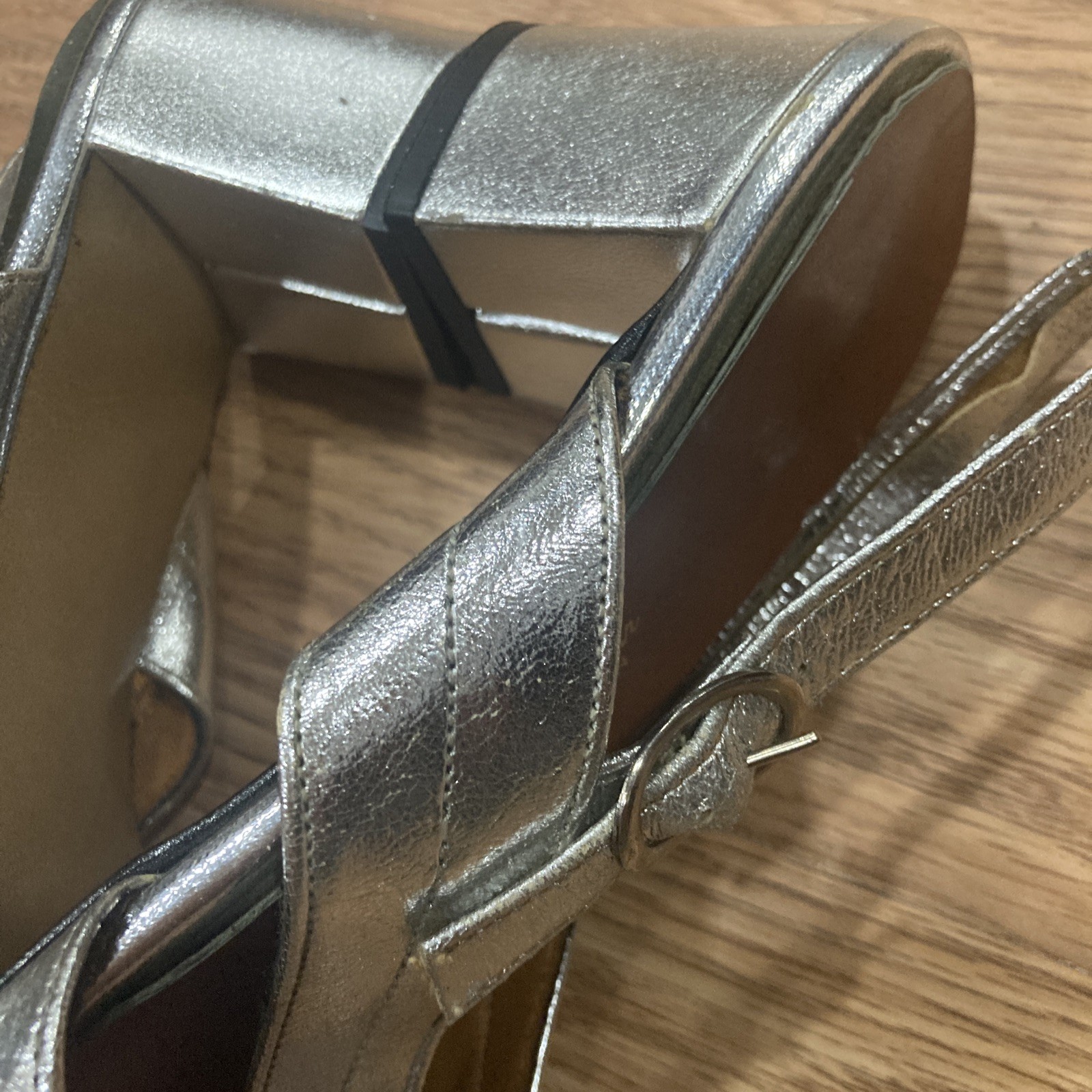 King’s Exquisite Footwear Scranton Faux Leather Silver Color Sandals Size 8.5
