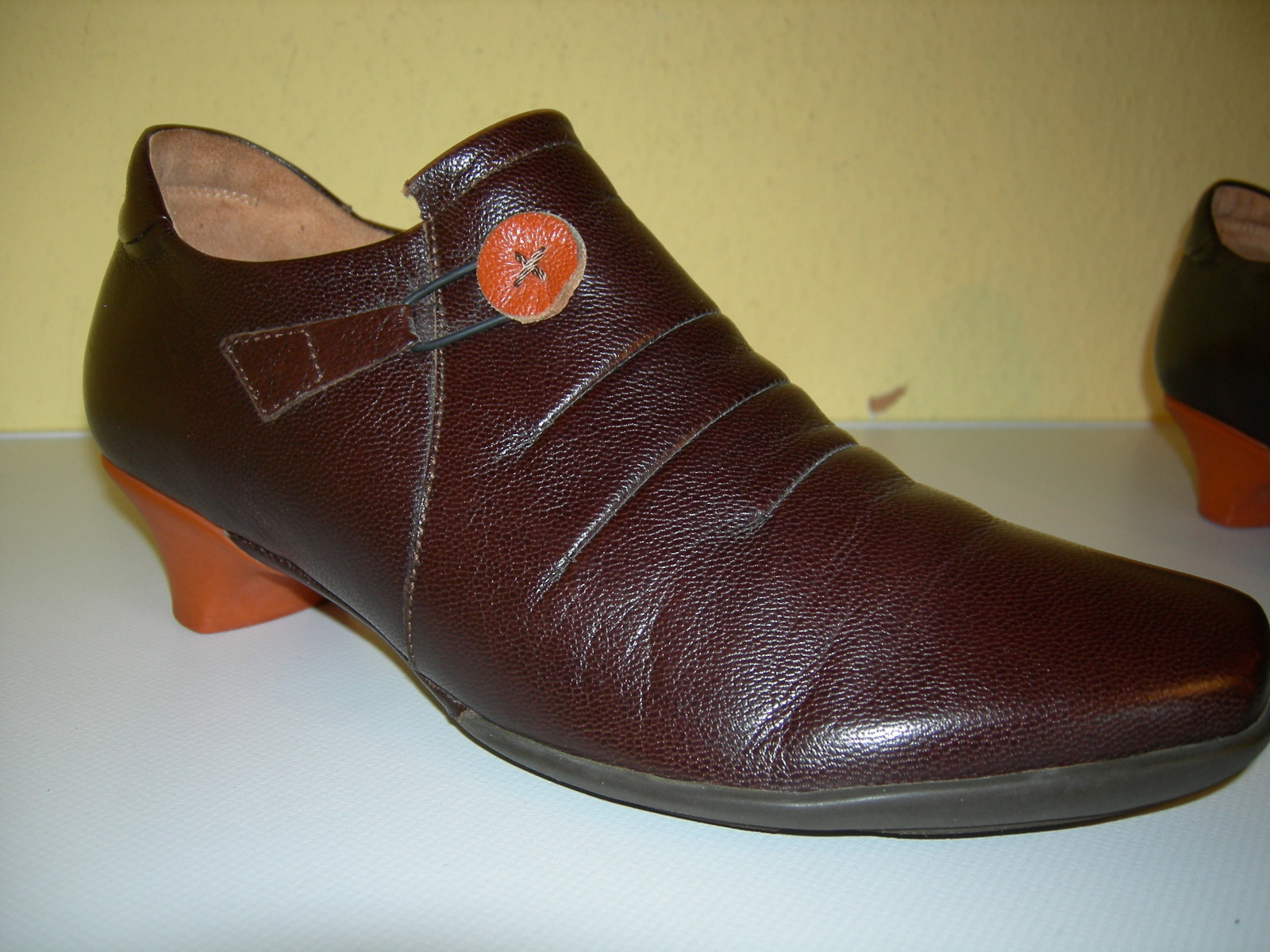 Think women’s elastic shoes leather brown Germany size 38.5 medium top