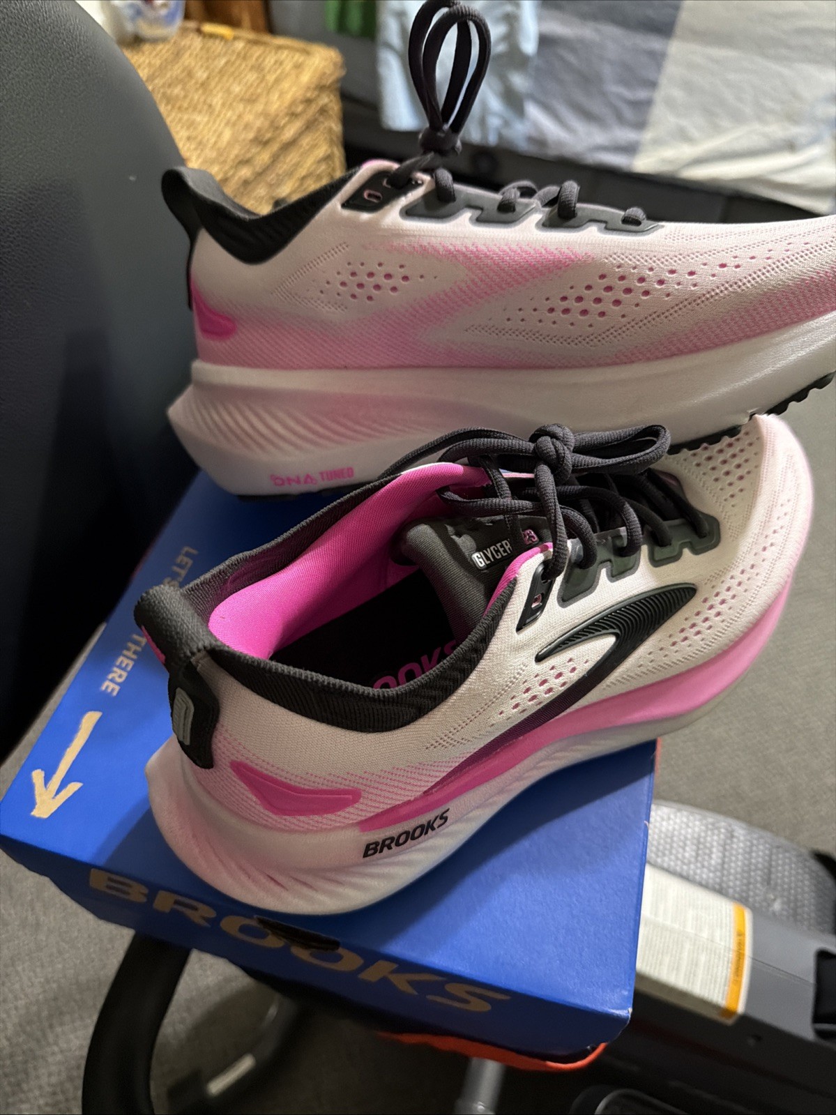 Brooks Glycerin 23 Women’s 9m Running White Pink Black 1204651B111 Sneaker