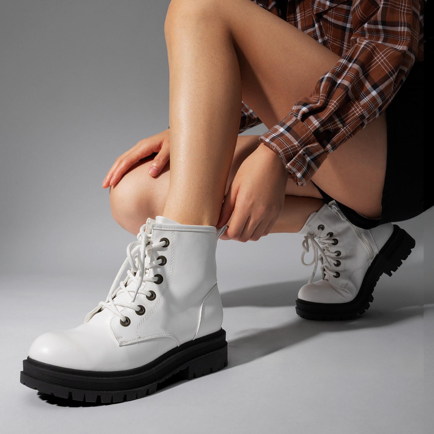 Women Lace Up Faux Leather Military Combat Boots Classic Side Zipper Ankle Boots