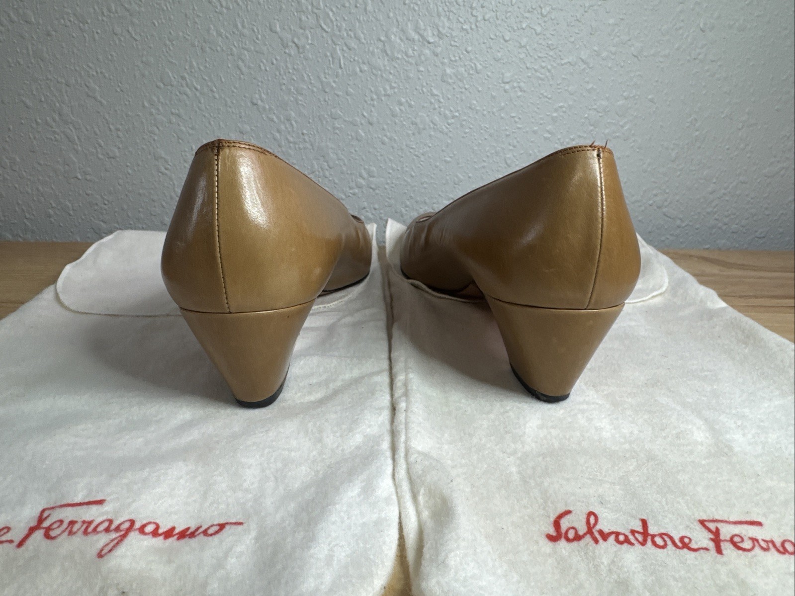 Vintage Salvatore Ferragamo Italy Tan Leather Pumps Shoes sz 8 AAA Narrow