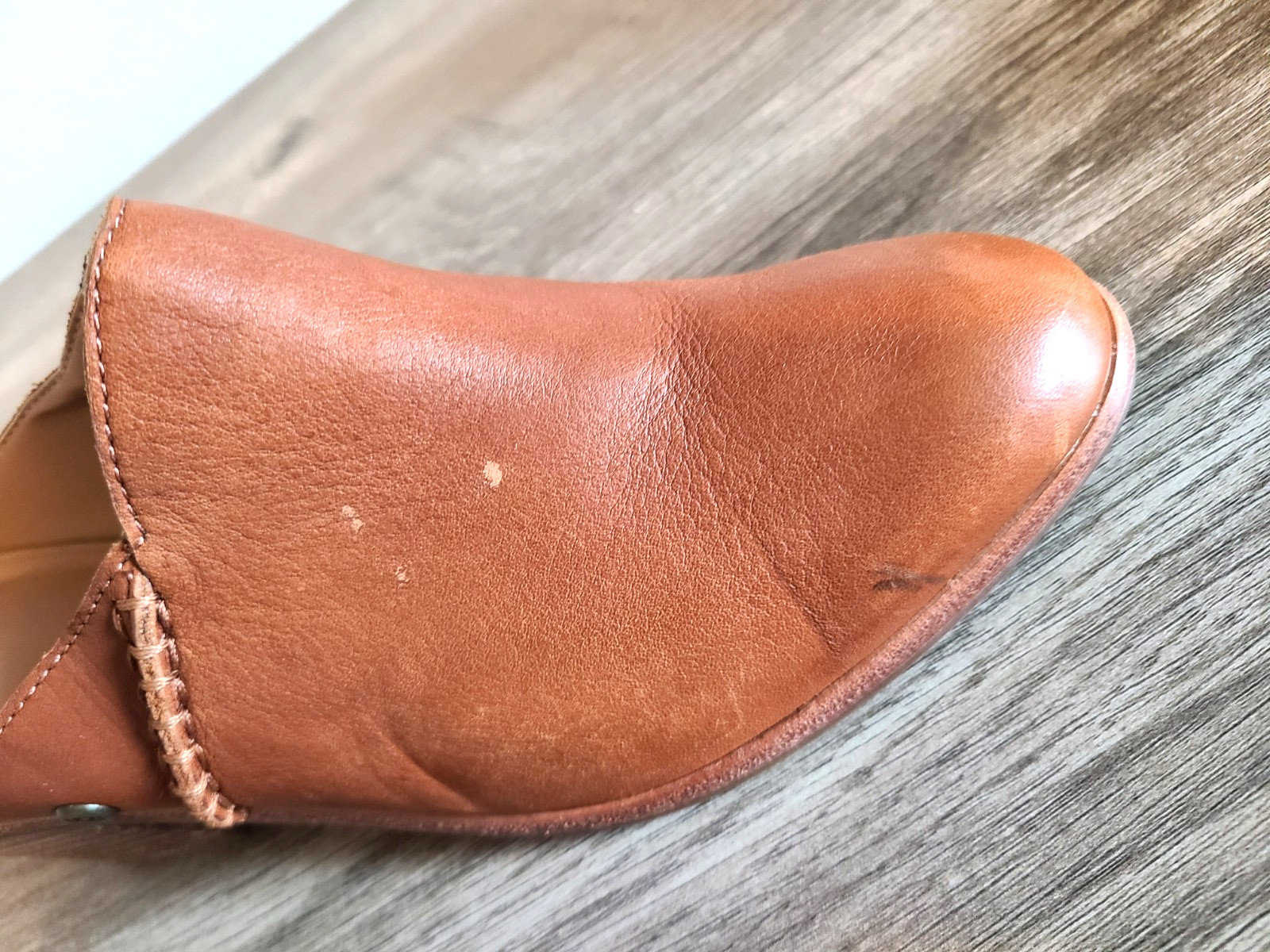 UGG Lovisa Womens Mules Shoes SIZE W7 Brown Leather Man Made Materials
