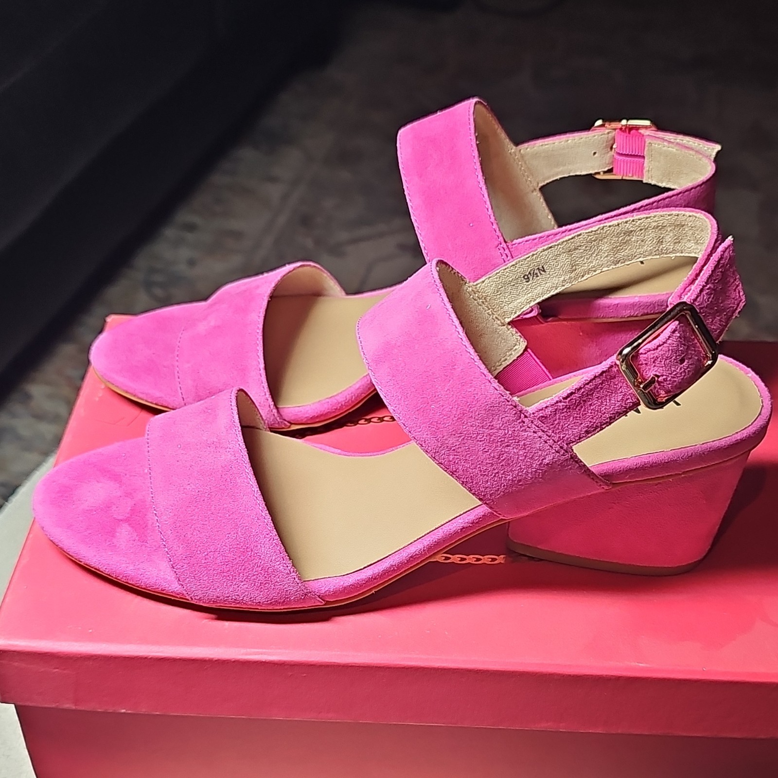 Vaneli Fuchsia Suede Strappy Ankle Strap Block Heel Open Toe Buckle 9.5 N