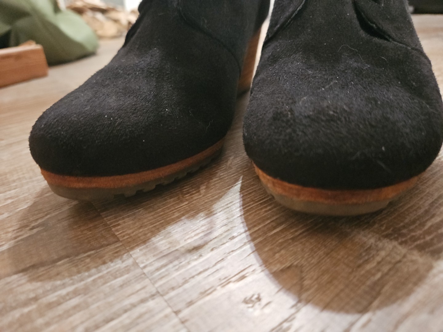 Dr Scholls Womens Size 7M 2.5in Wedge Ankle Booties Black Gold Accent Faux Suede