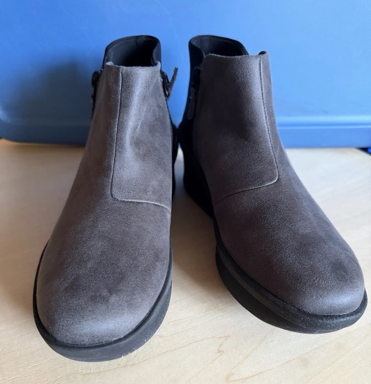 Clarks Cloud Steppers Cushioned Zip Wedge Ankle Bootie Gray/Black US 5.5