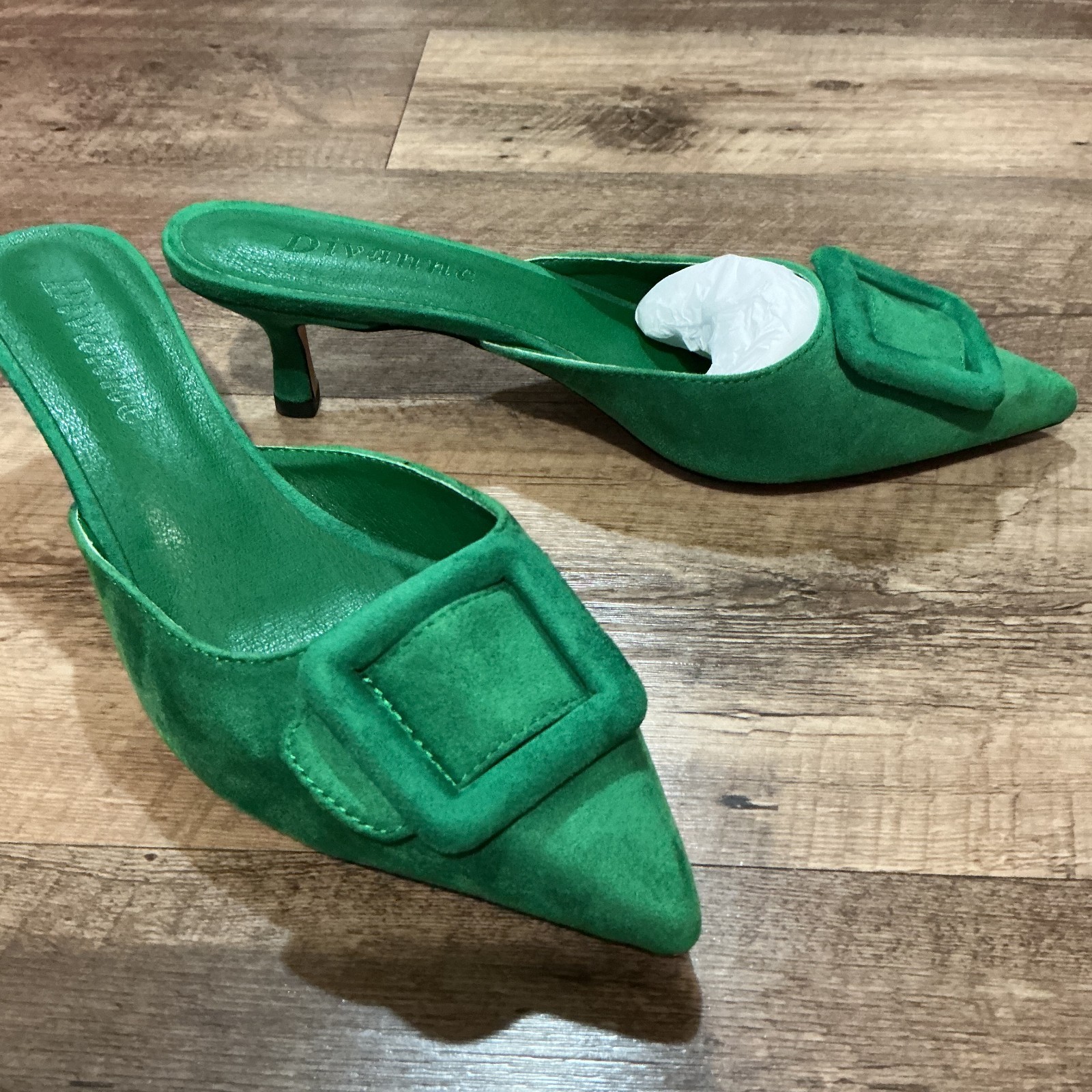 Divanne Women’s Size 9 Green Leather Pointed Toe Slip On Heels