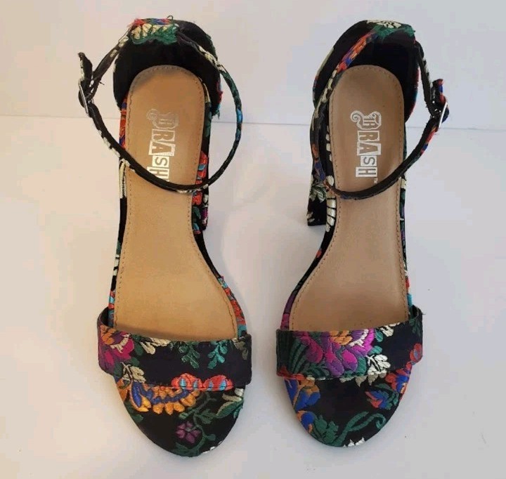 Trash Sz 5 Black Multicolor Floral Embroidery Open Toe Sandals Chunky Heel Party