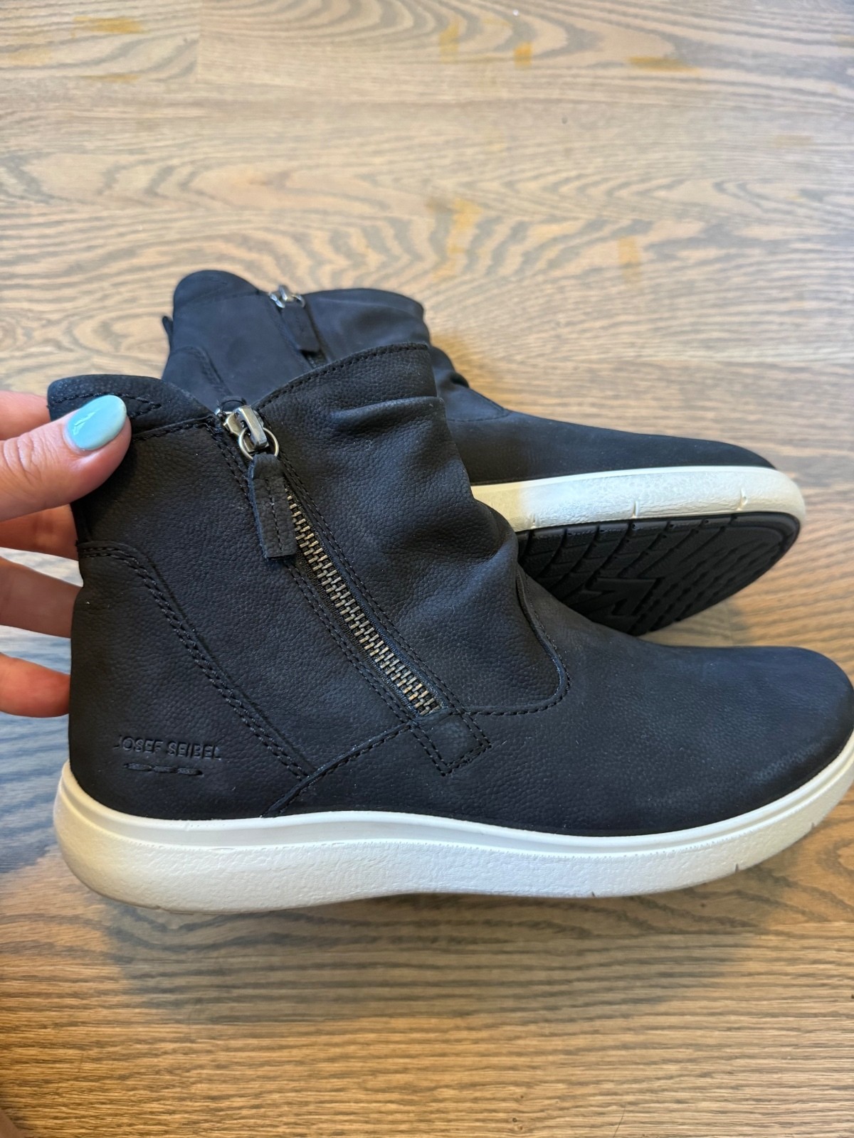 Josef Seibel Women’s Black Size 6 Ankle Boots with Side Zipper