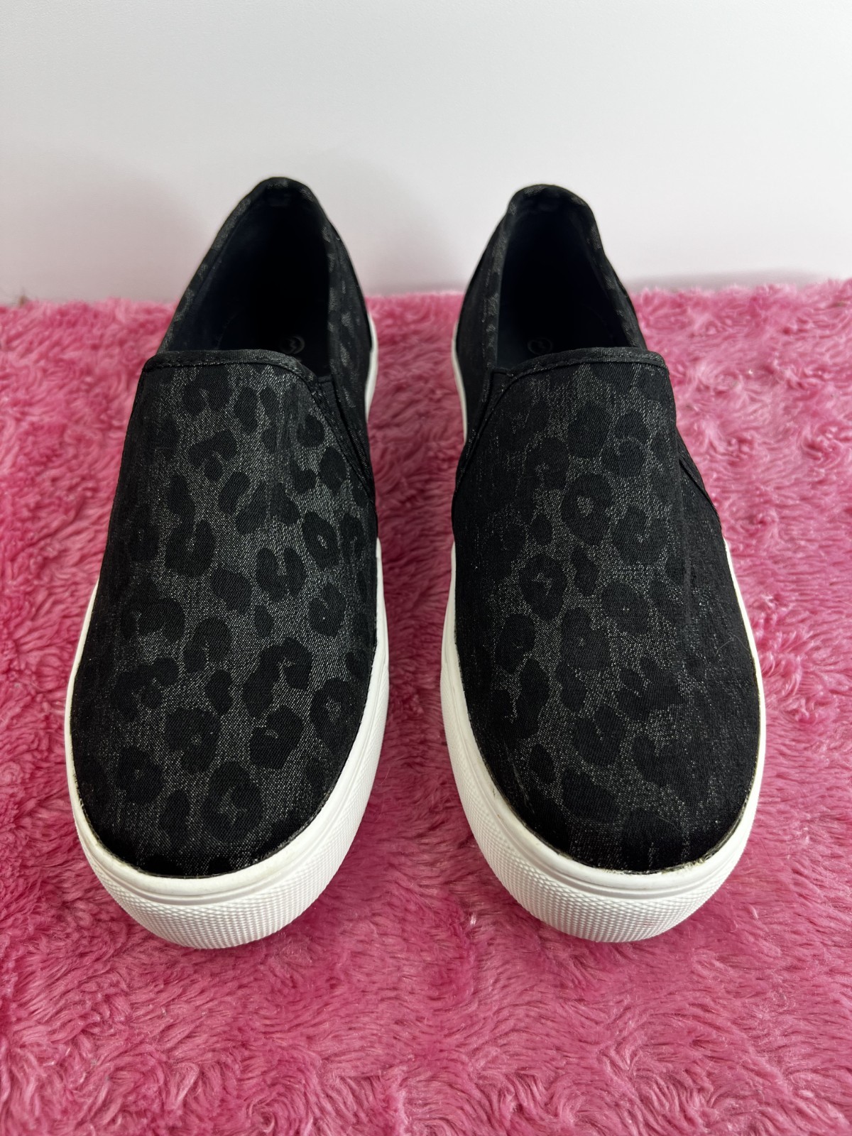 Magellan Outdoors Womens 9B Black Leopard Print Slip On Sneakers Casual Shoes
