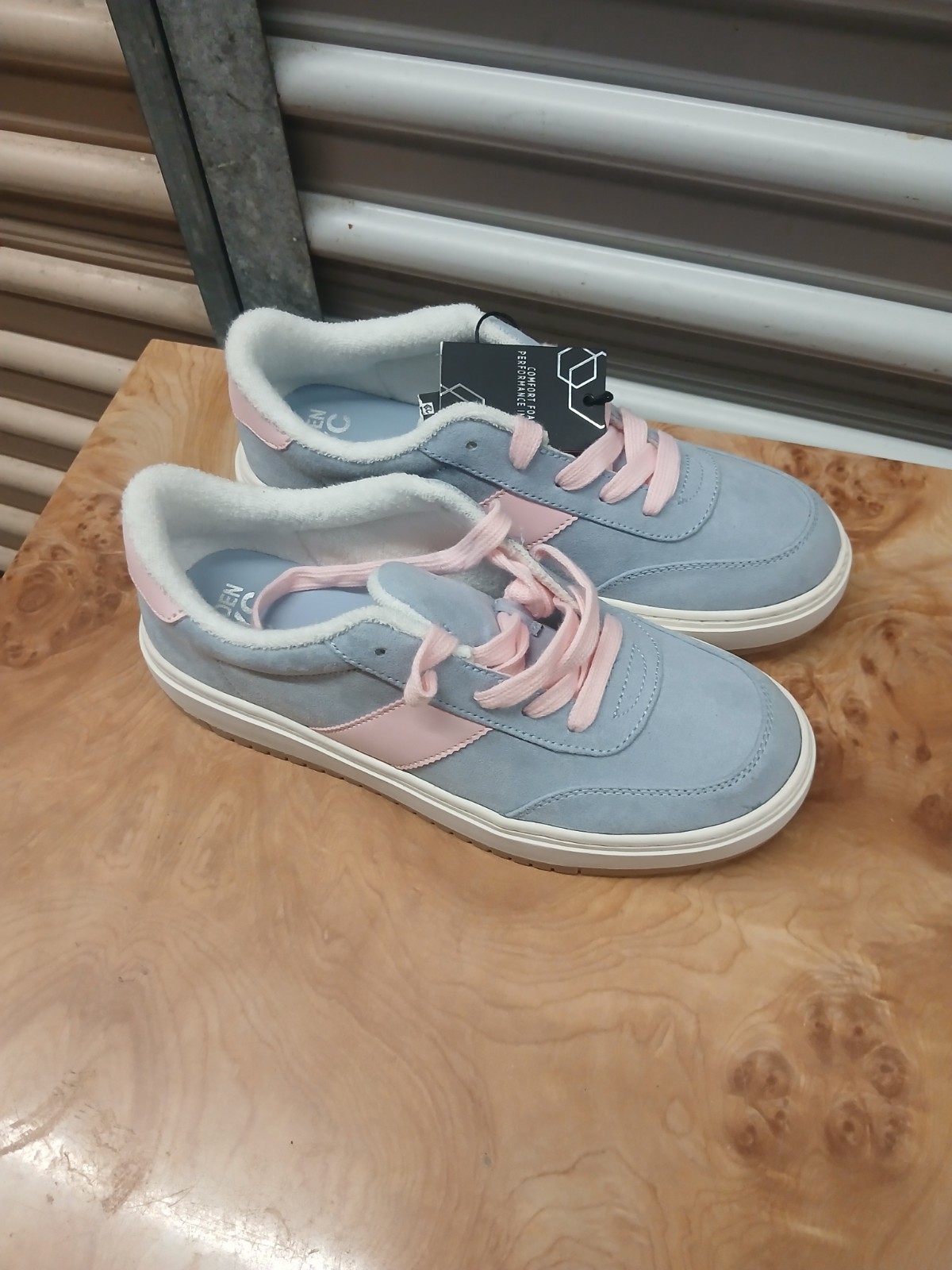 Madden NYC Soccer Sneakers Women’s Size 6 NWT Blue