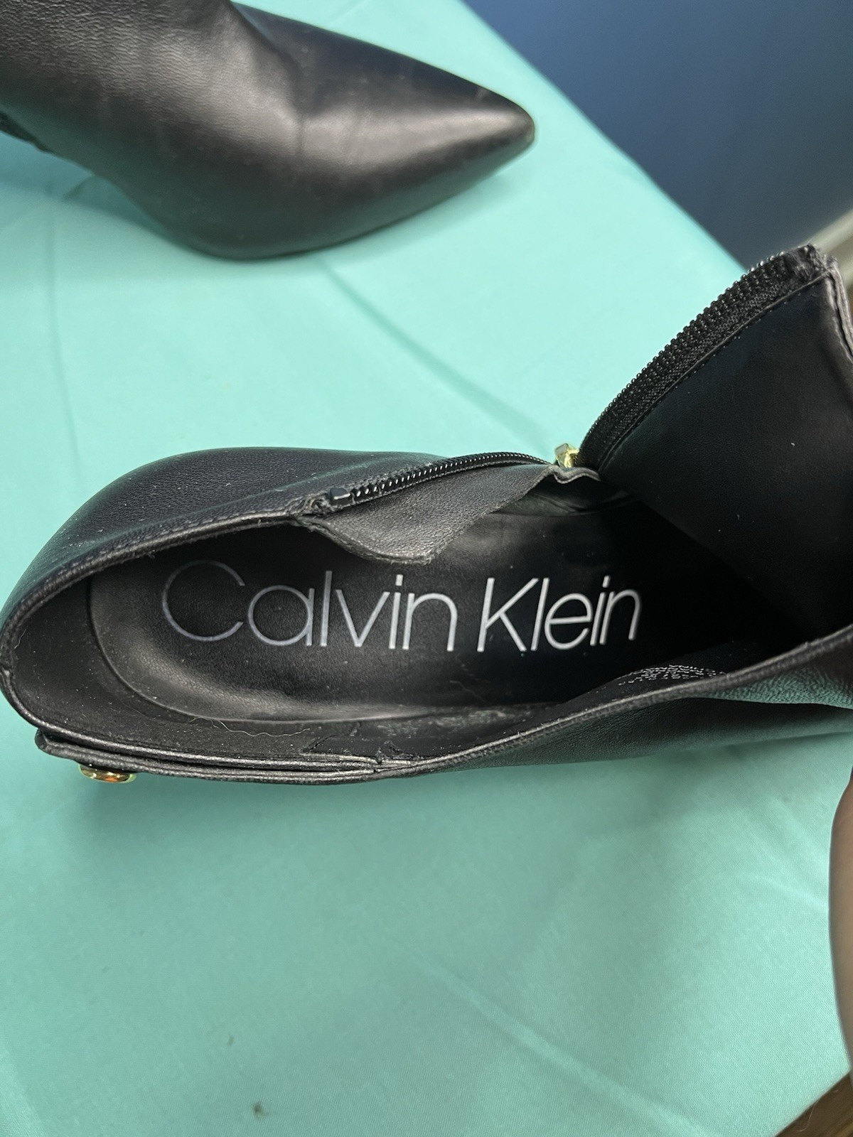 Calvin Klein Booties «Jeanna» Black Leather 3in Heeled Womens Shoes  size 9m