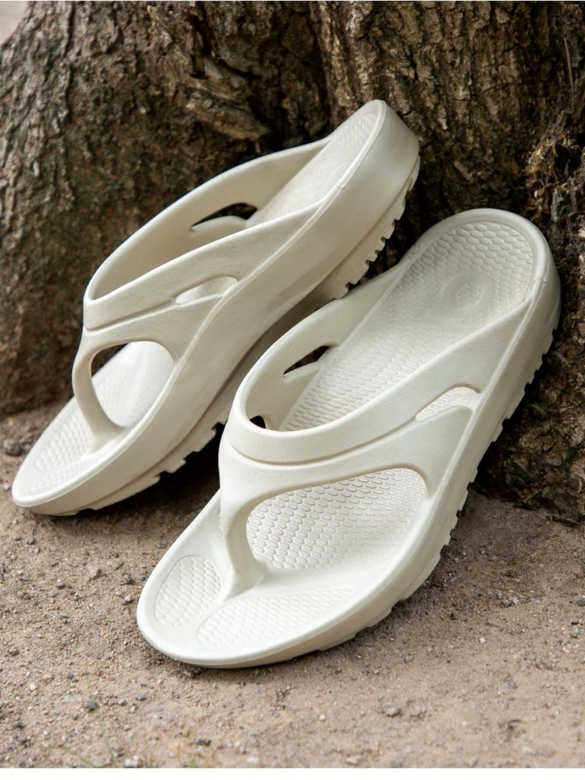 OKA White Foam Thong Sandals br RECOVERY FLIP FLOP, ROASTED OOLONG| UNISEX