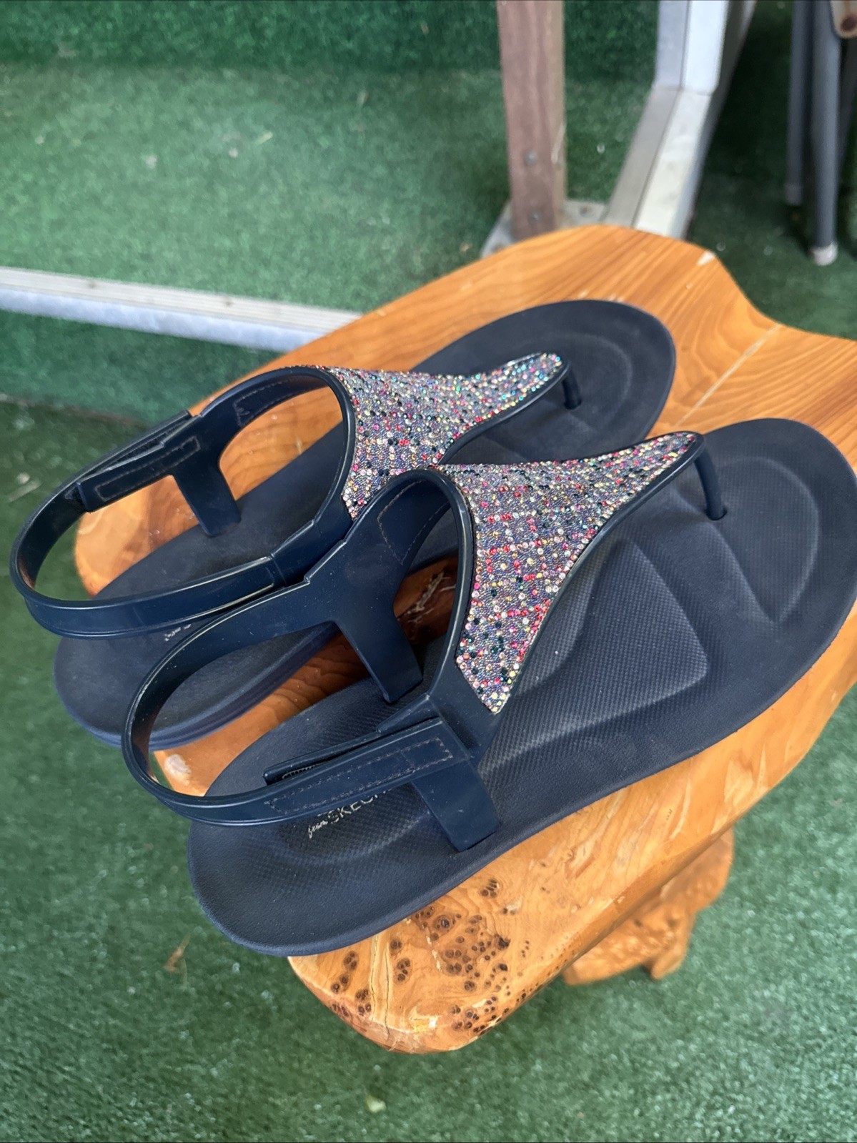 Women’s Cali From Skechers Yoga Foam Sandals Size 10 Rainbow Rhinestones Navy