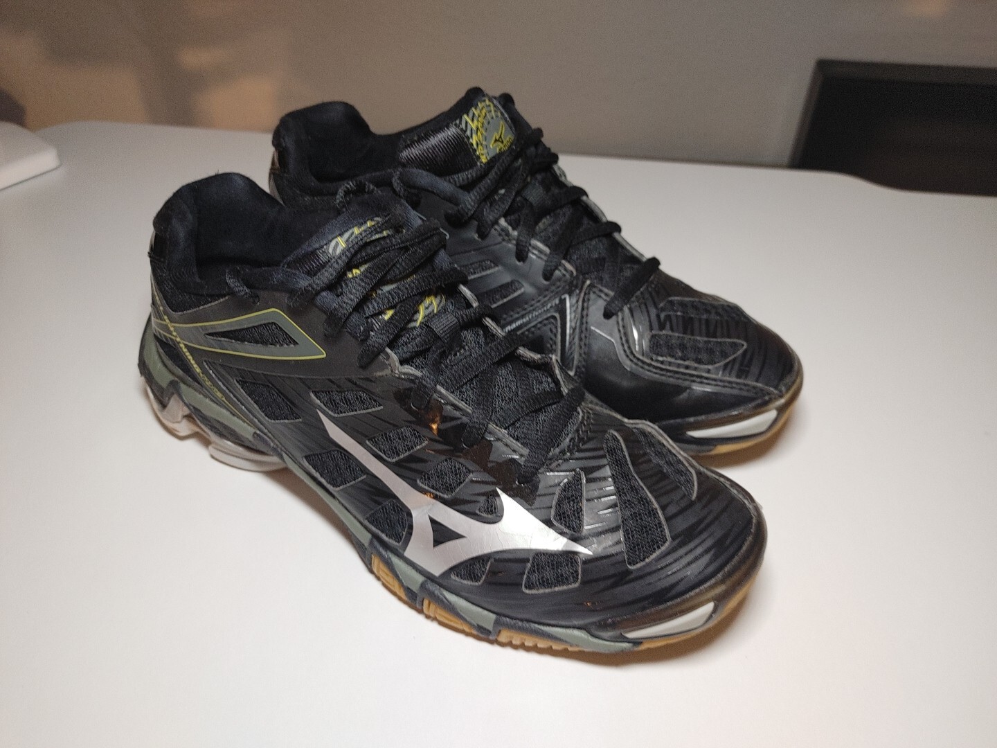 Mizuno Women’s Wave Bolt 6 Black/Silver Volleyball Athletic Shoe Women’s sz 8