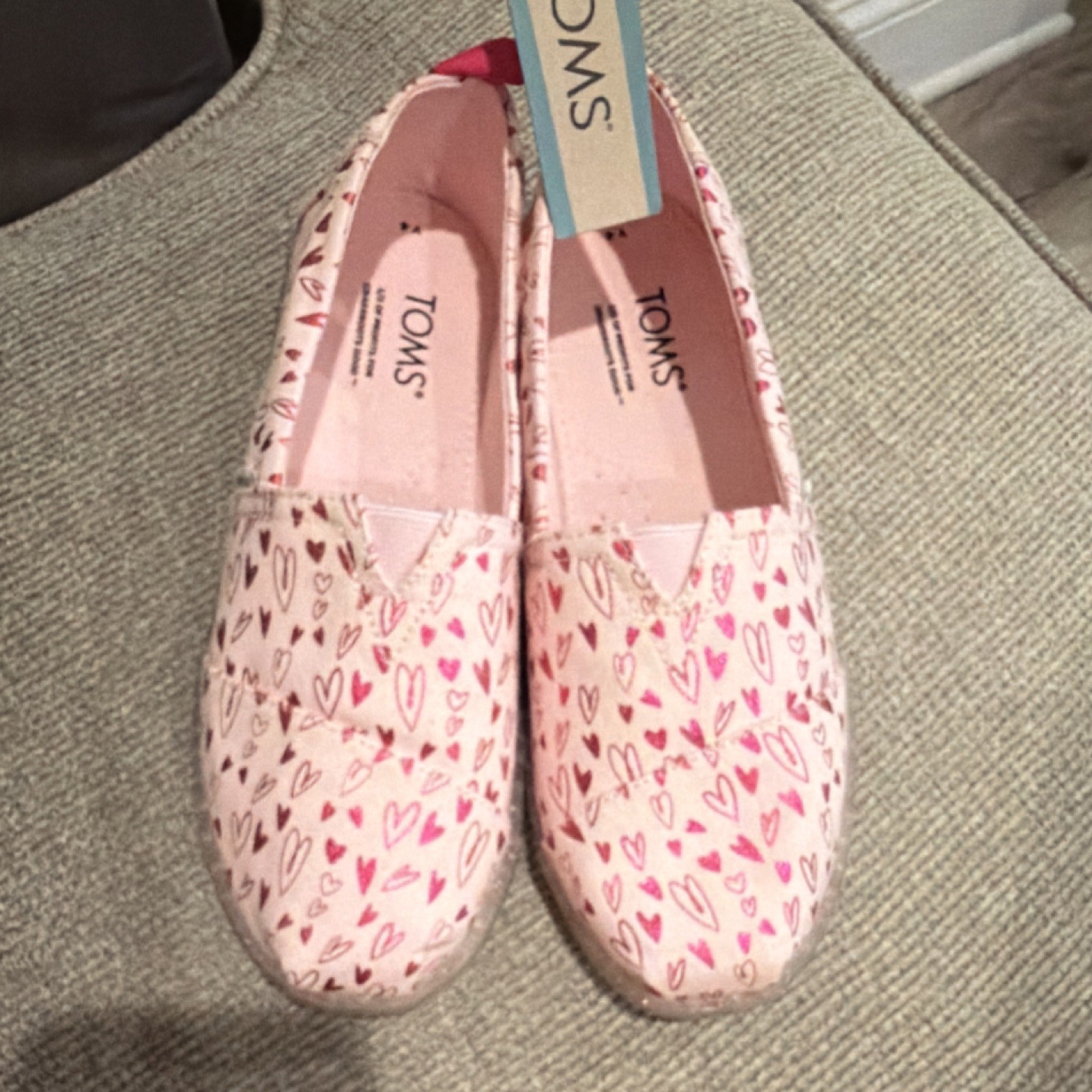 TOMS Womens Pink/White Heart Print Canvas Slip-On Flats US 4 Standard