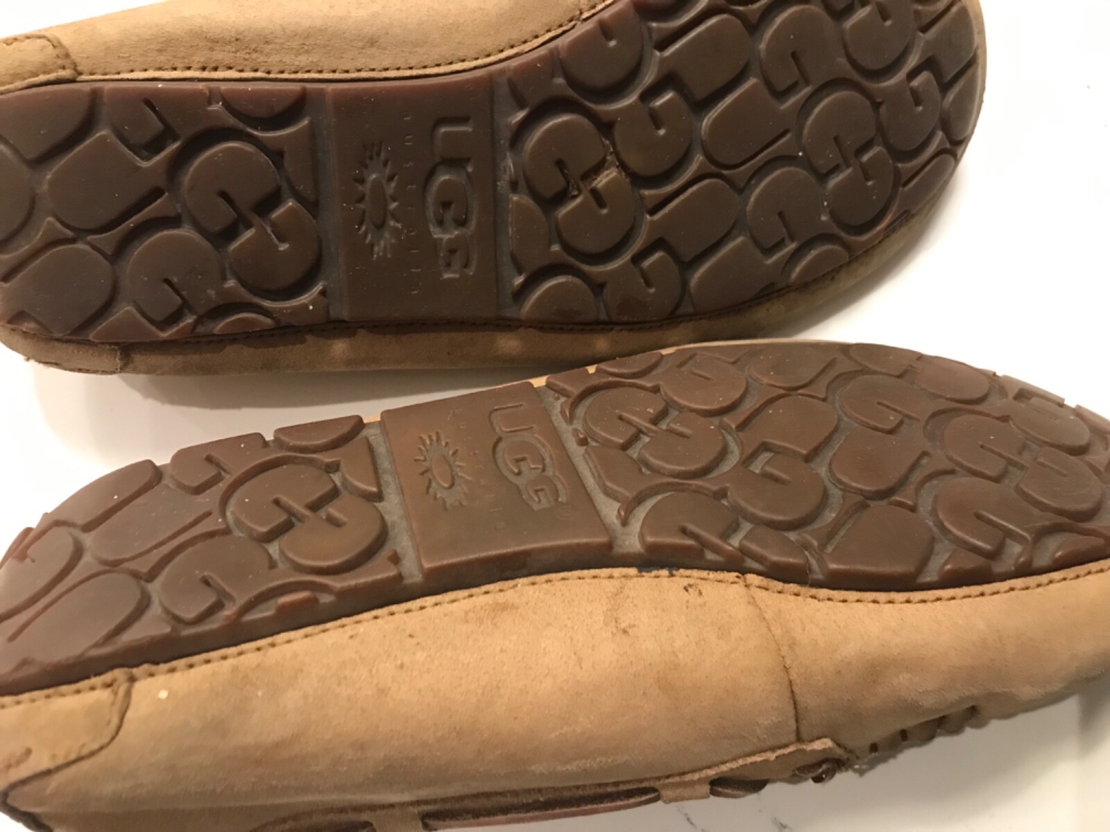 Ugg Suede Sheepskin Moccasins Slippers Shoes Women’s Sz 10 / Men’s Sz 8 or 9