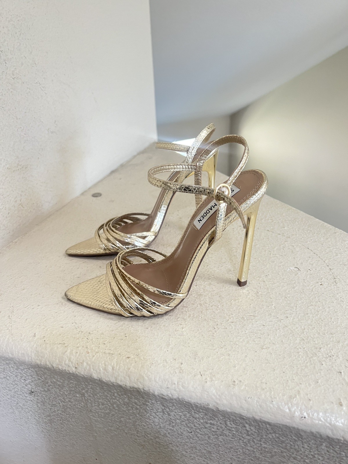 STEVE MADDEN metallic gold Women sz 8 Wendy Pointed Toe Strappy heels Sandals